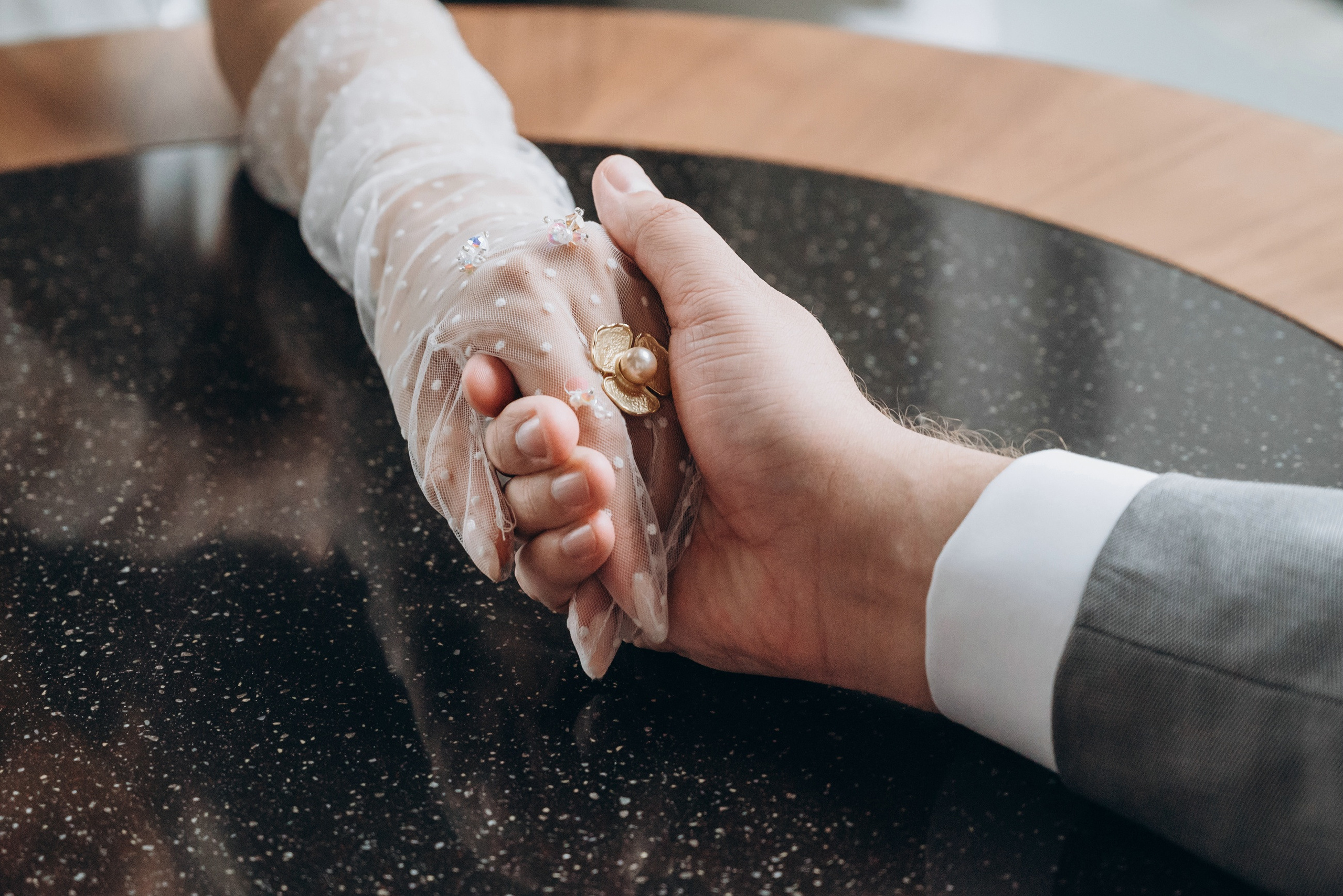 Сборы жениха и невесты в отеле Radisson Collection Hotel. Свадебный и семейный фотограф в Москве Светлана Зоткина