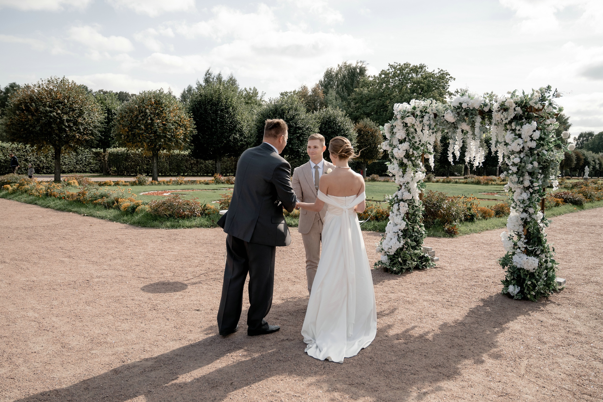 Выездная регистрация брака в парке Кусково. Свадебный и семейный фотограф в Москве Светлана Зоткина