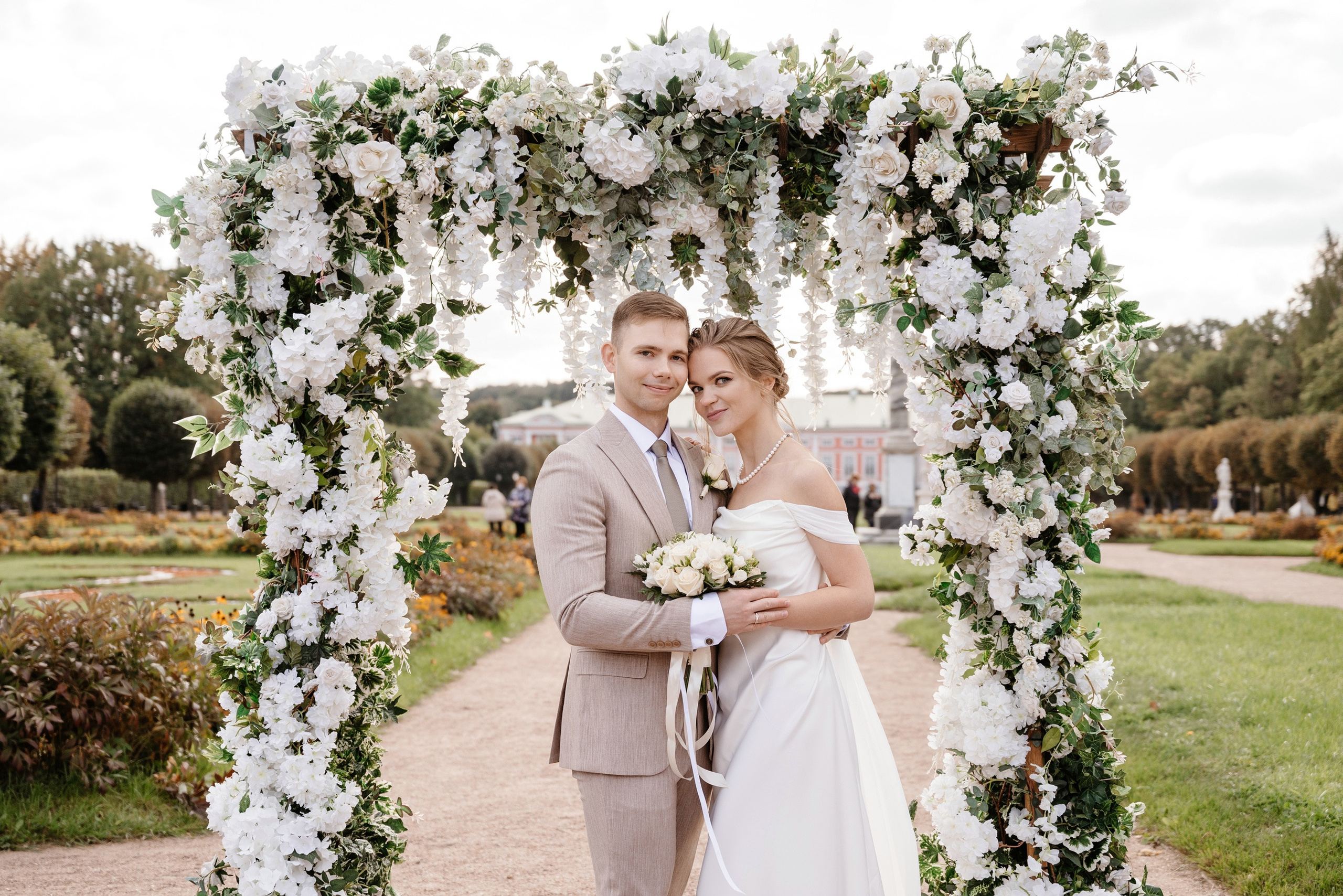 Выездная регистрация брака в парке Кусково. Свадебный и семейный фотограф в Москве Светлана Зоткина