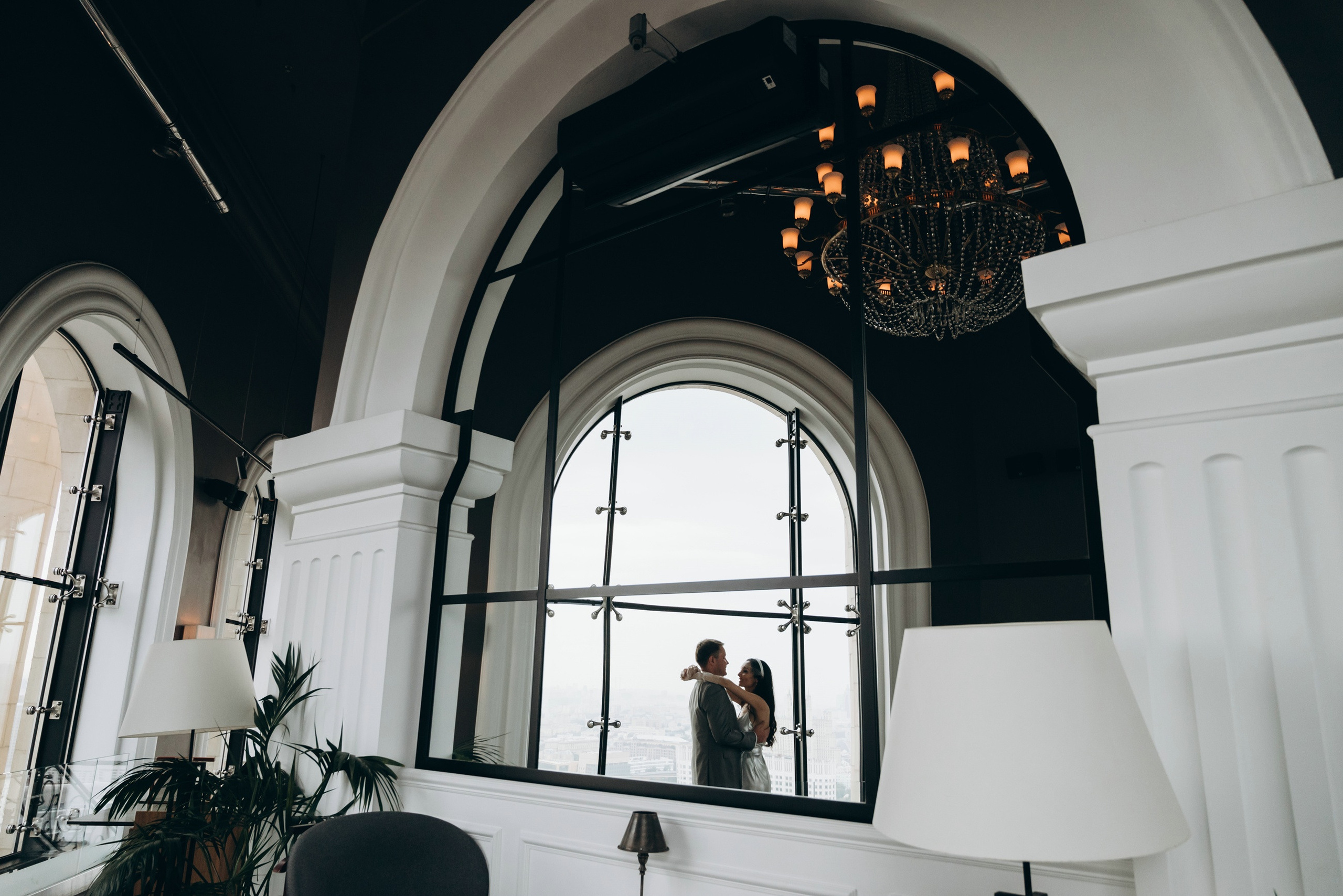 Сборы жениха и невесты в отеле Radisson Collection Hotel. Свадебный и семейный фотограф в Москве Светлана Зоткина