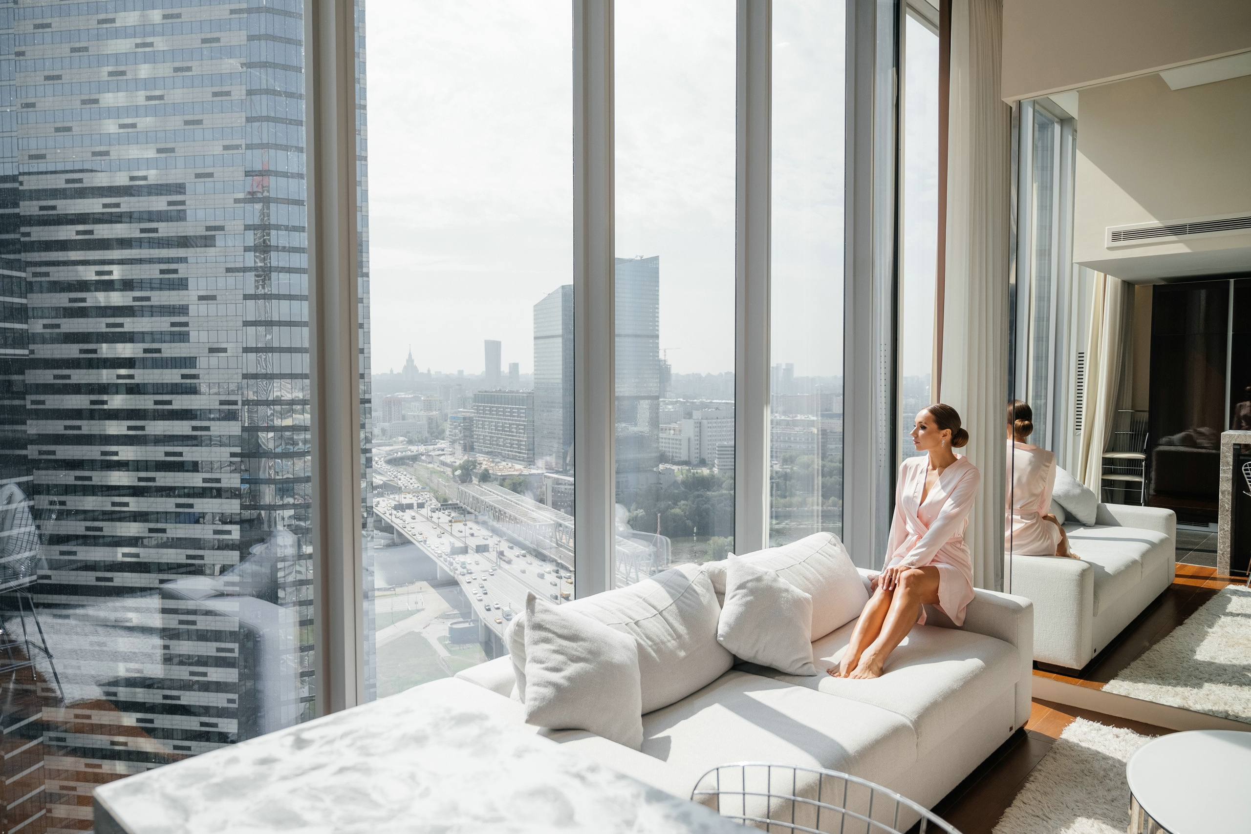 Свадебная фотосессия утра невесты в апартаментах Москва-Сити. Свадебный и семейный фотограф в Москве Светлана Зоткина