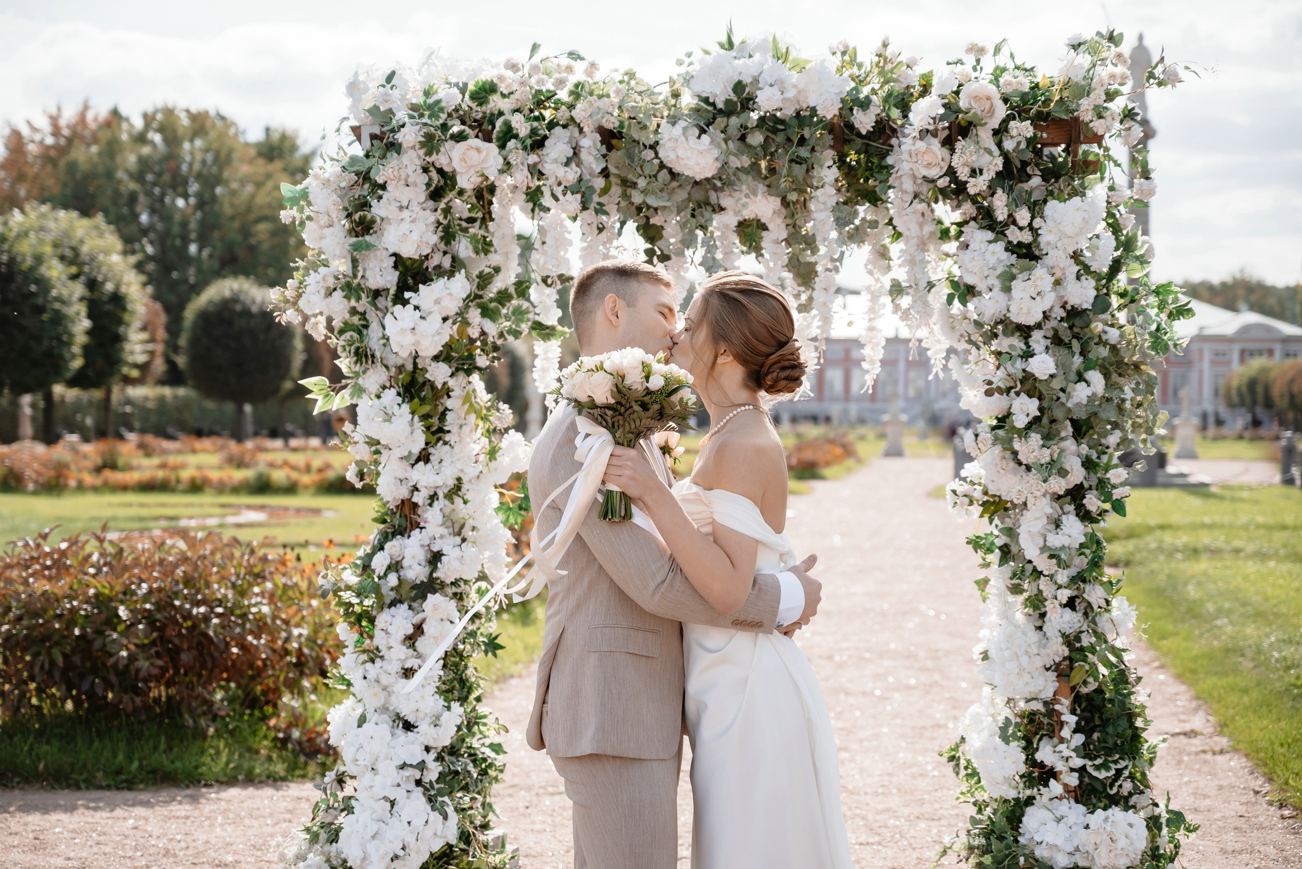 Выездная регистрация брака в парке Кусково. Свадебный и семейный фотограф в Москве Светлана Зоткина