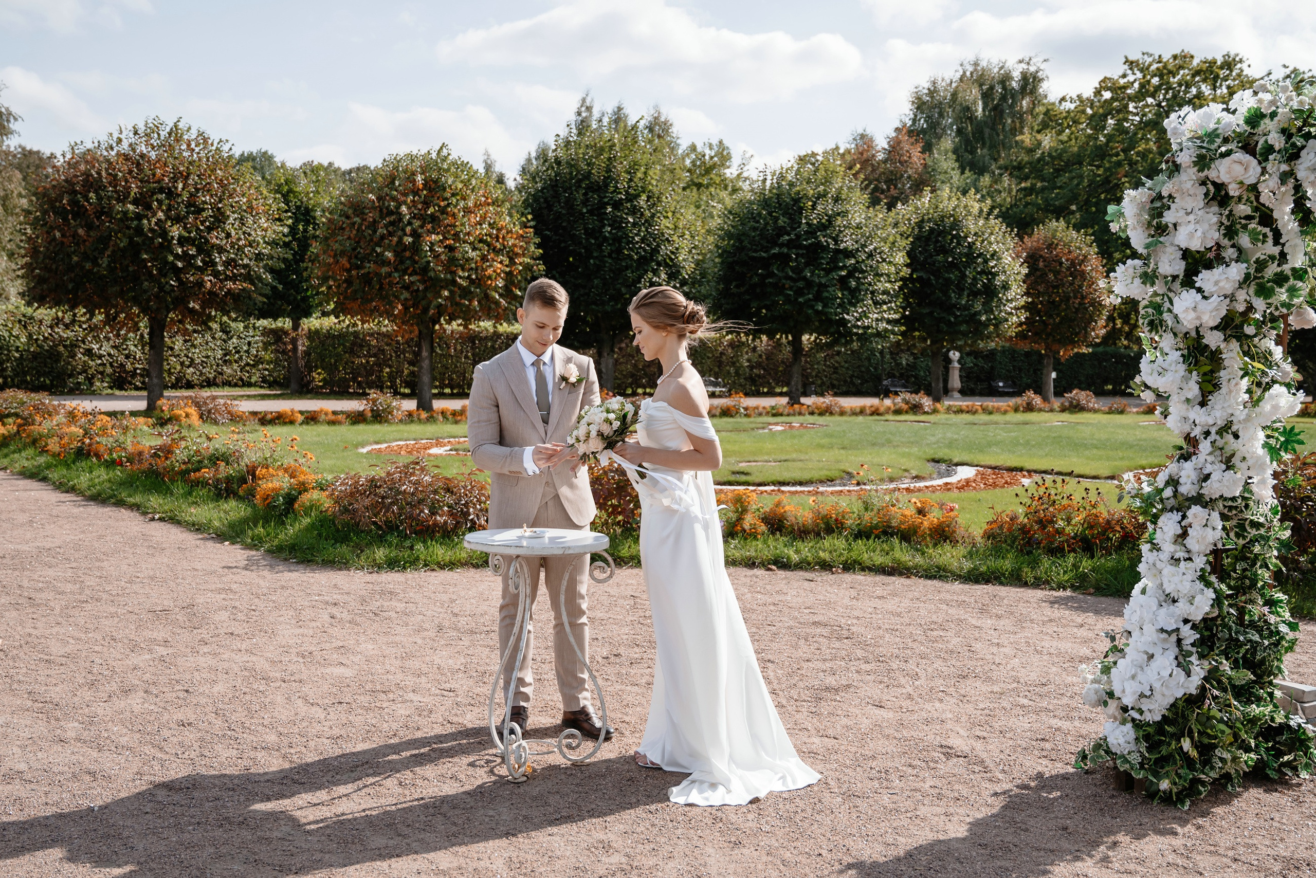 Выездная регистрация брака в парке Кусково. Свадебный и семейный фотограф в Москве Светлана Зоткина