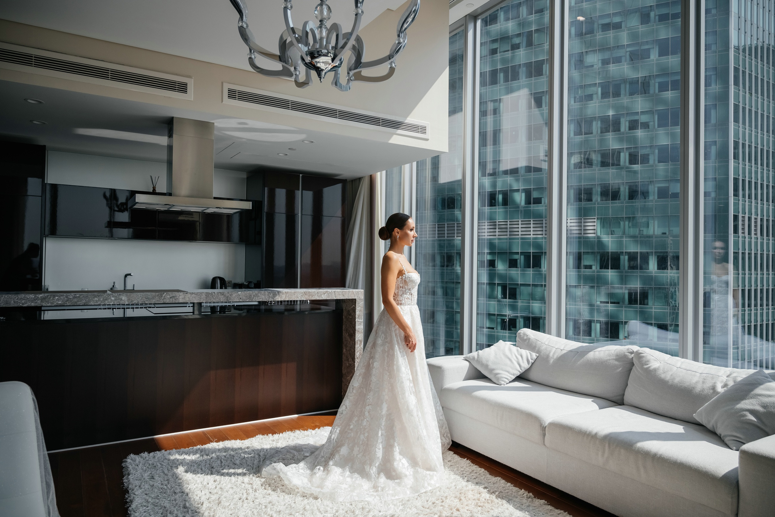 Свадебная фотосессия утра невесты в апартаментах Москва-Сити. Свадебный и семейный фотограф в Москве Светлана Зоткина