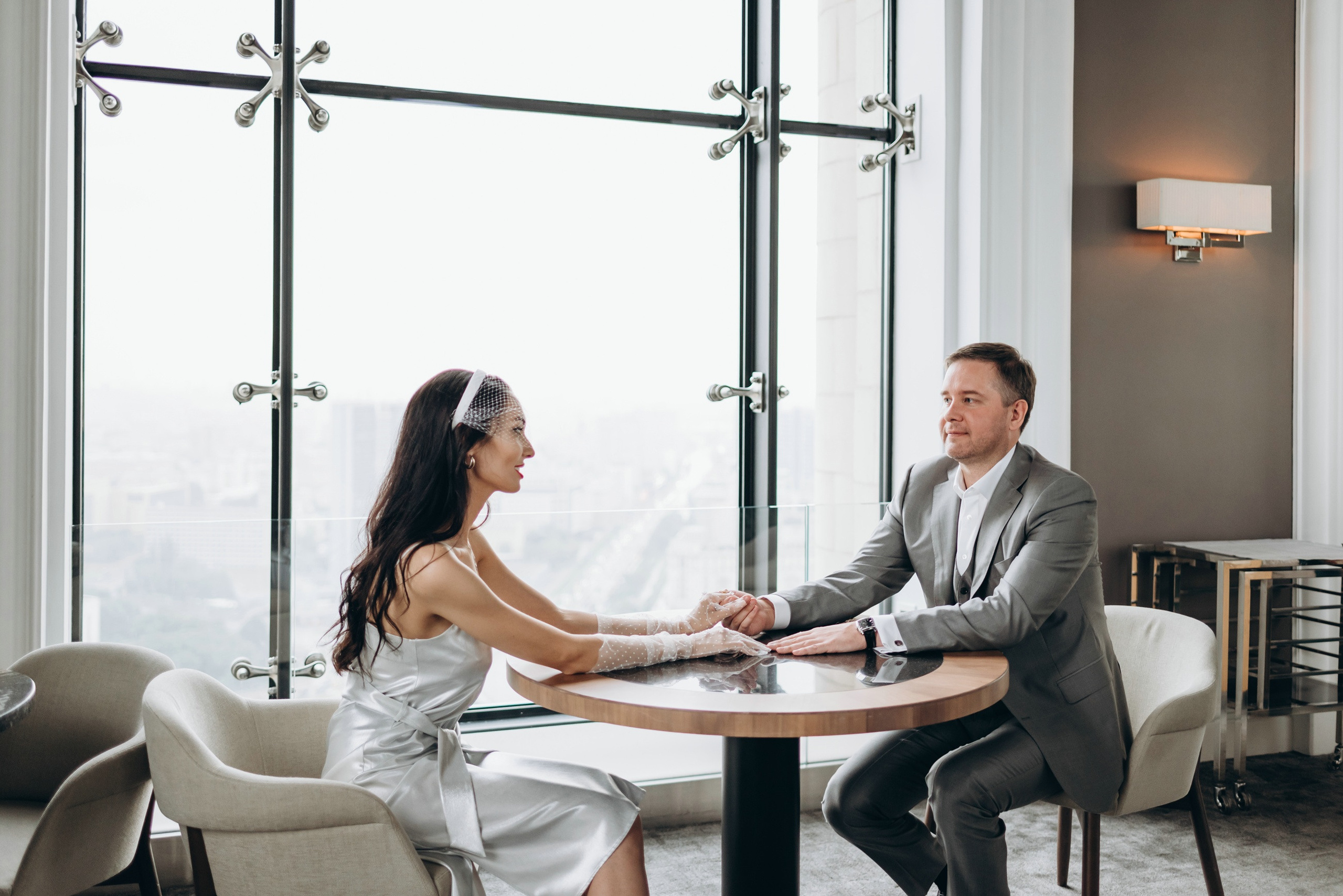 Сборы жениха и невесты в отеле Radisson Collection Hotel. Свадебный и семейный фотограф в Москве Светлана Зоткина