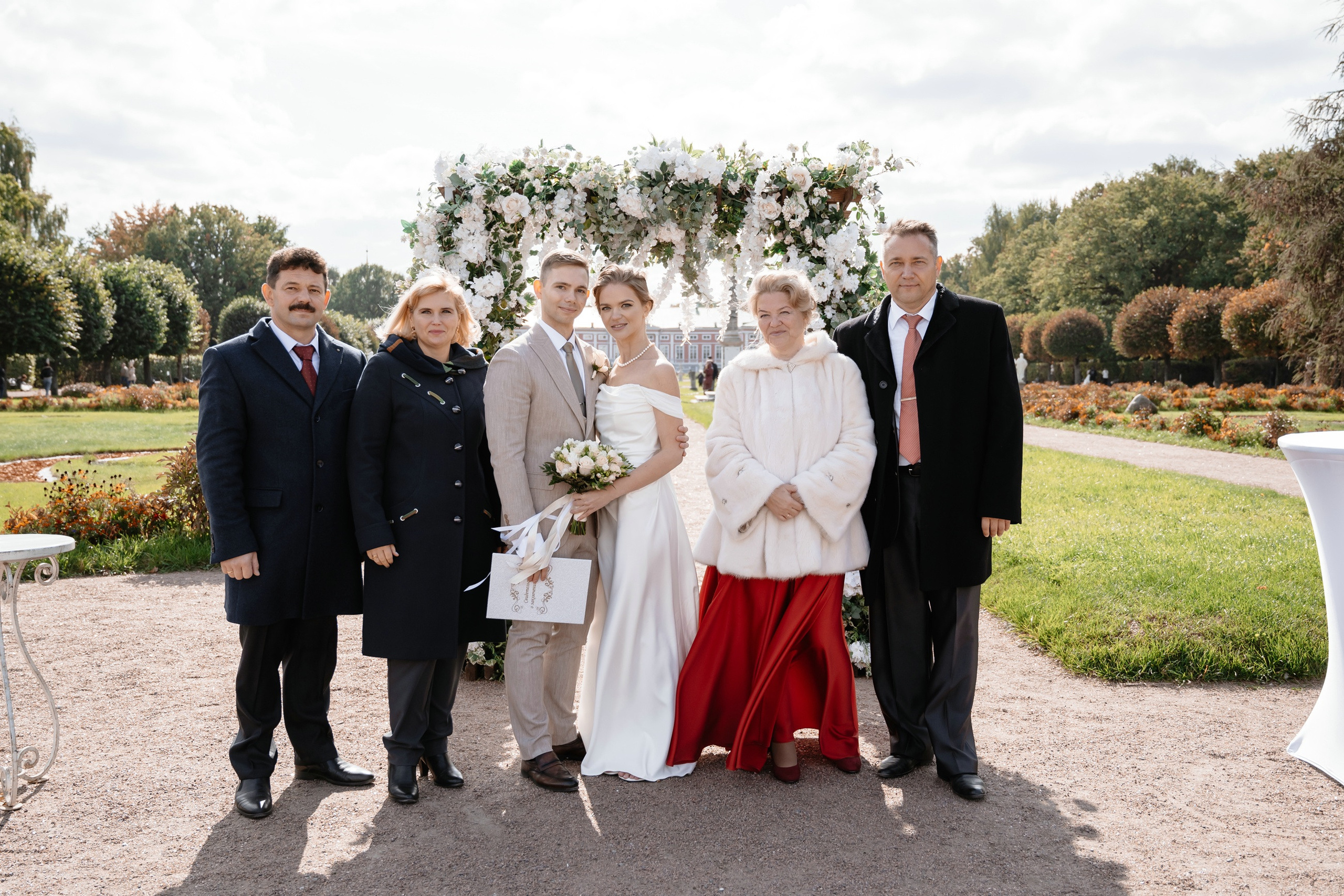 Выездная регистрация брака в парке Кусково. Свадебный и семейный фотограф в Москве Светлана Зоткина