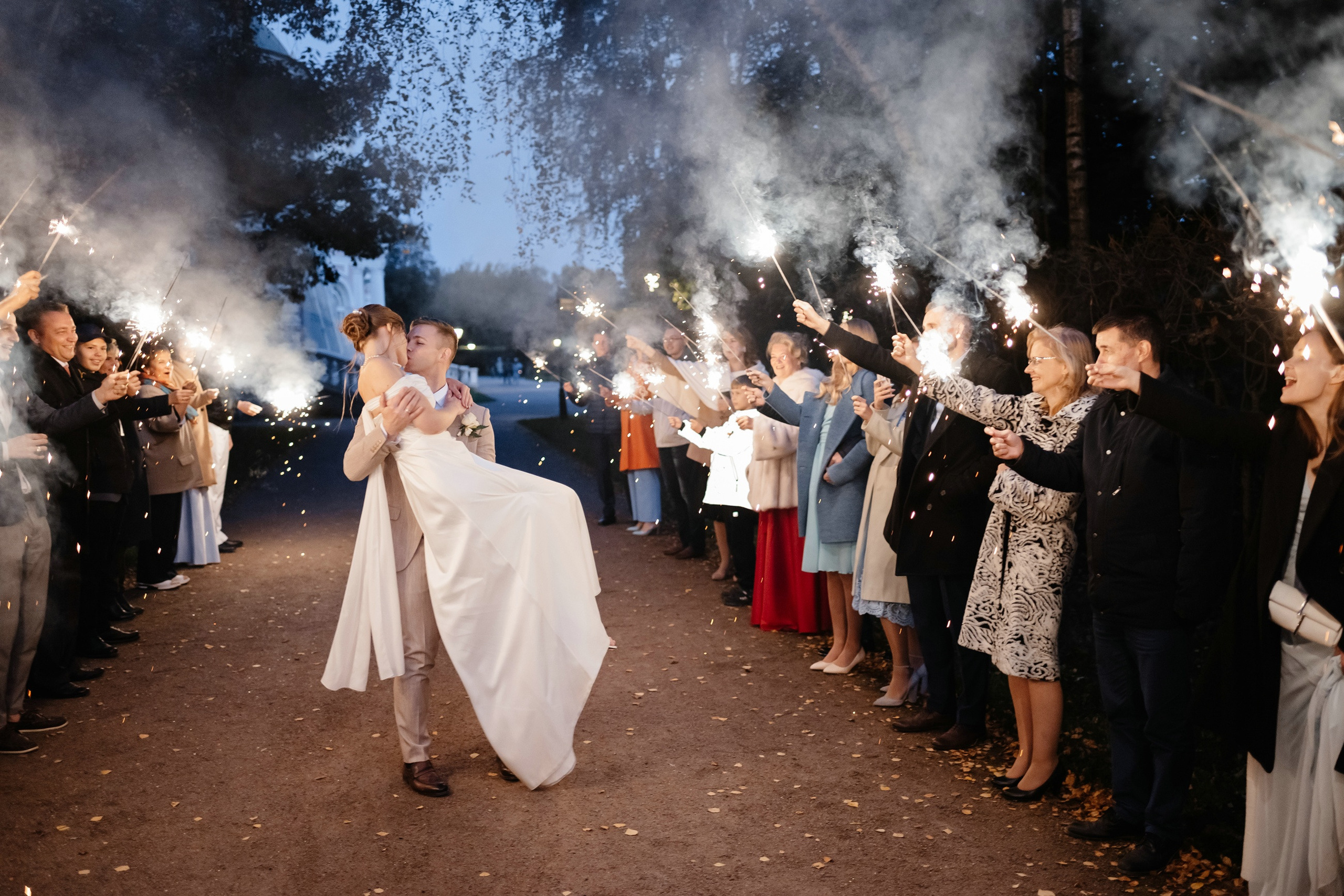 Выездная регистрация брака в парке Кусково. Свадебный и семейный фотограф в Москве Светлана Зоткина