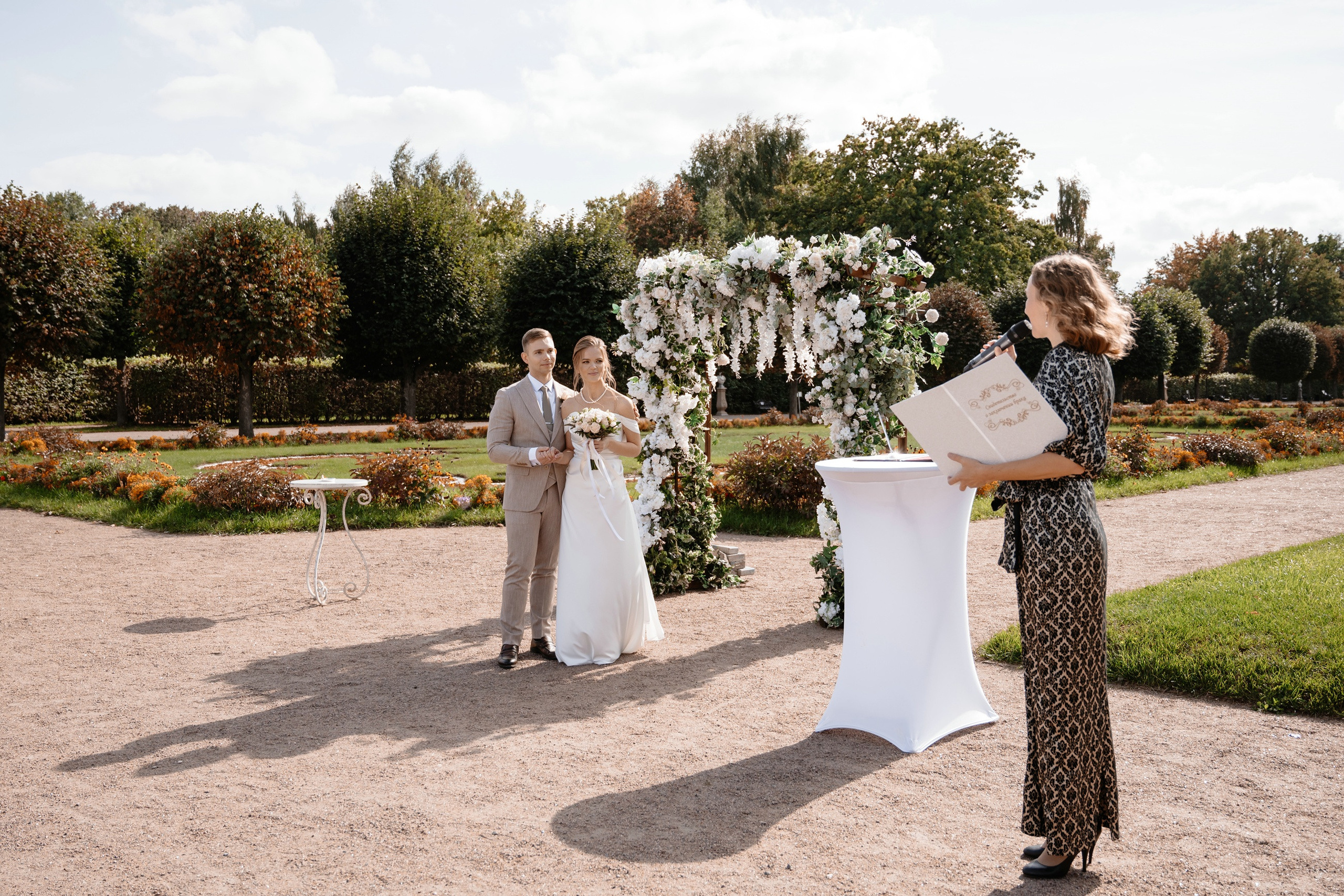 Выездная регистрация брака в парке Кусково. Свадебный и семейный фотограф в Москве Светлана Зоткина