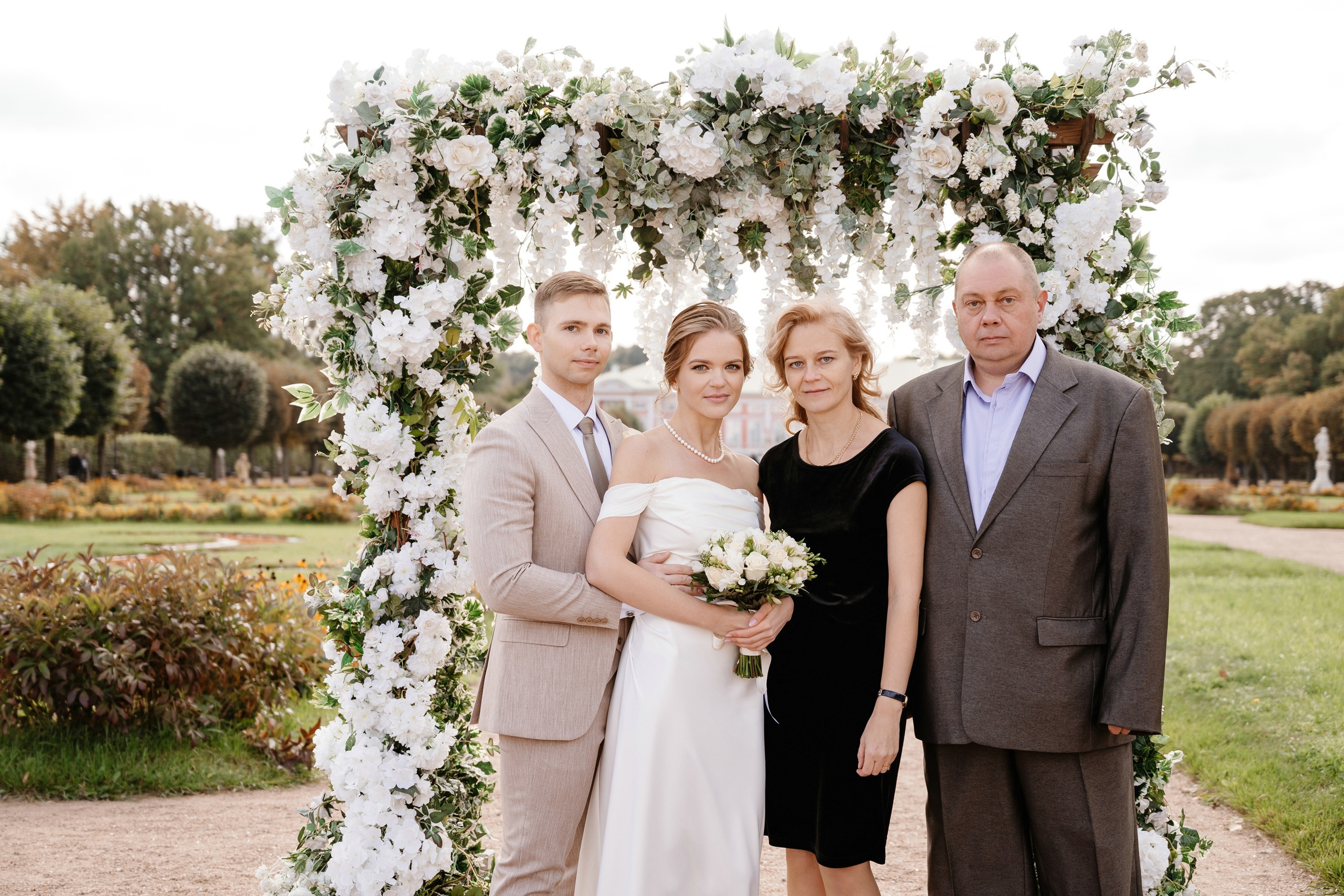 Выездная регистрация брака в парке Кусково. Свадебный и семейный фотограф в Москве Светлана Зоткина