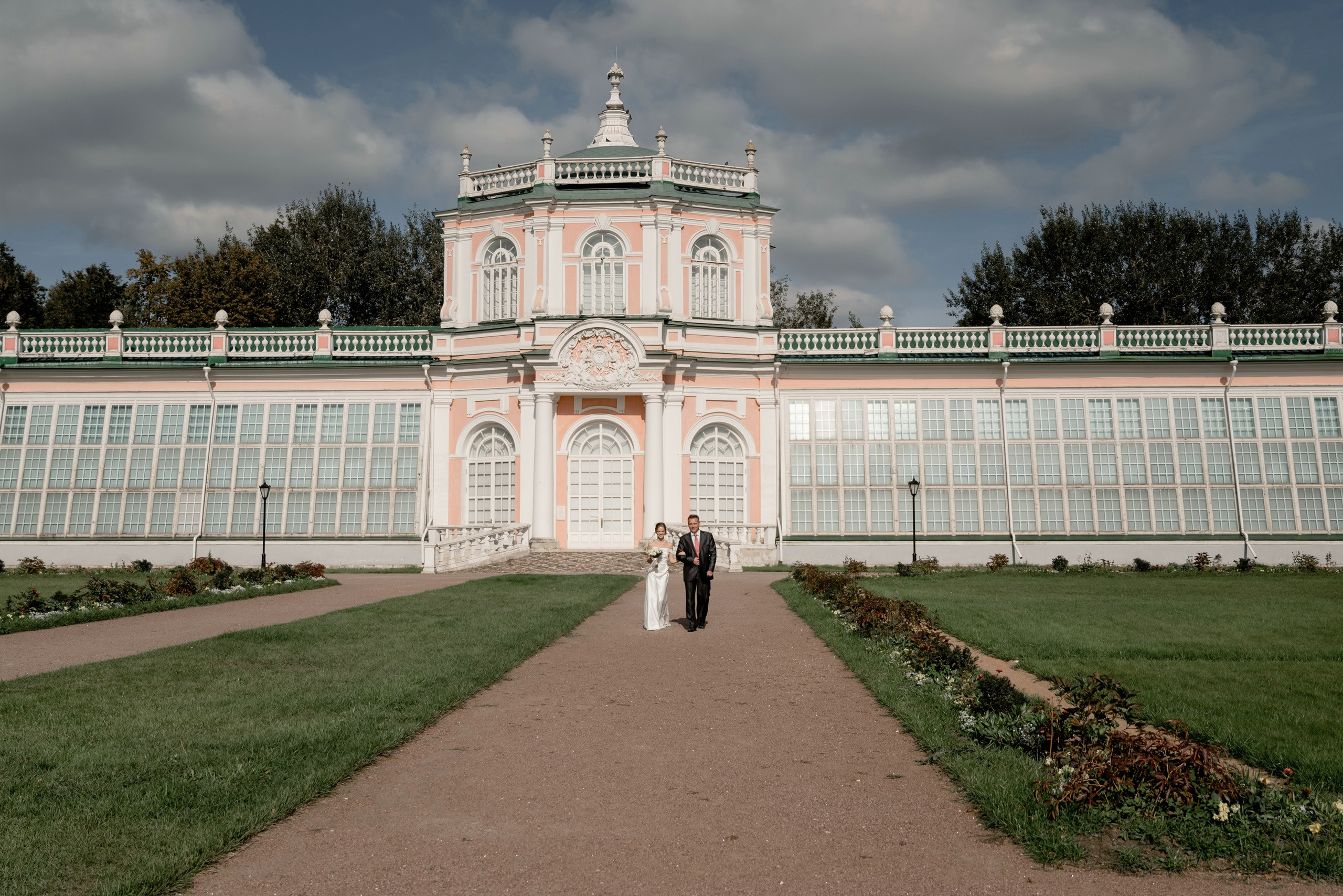 Выездная регистрация брака в парке Кусково. Свадебный и семейный фотограф в Москве Светлана Зоткина