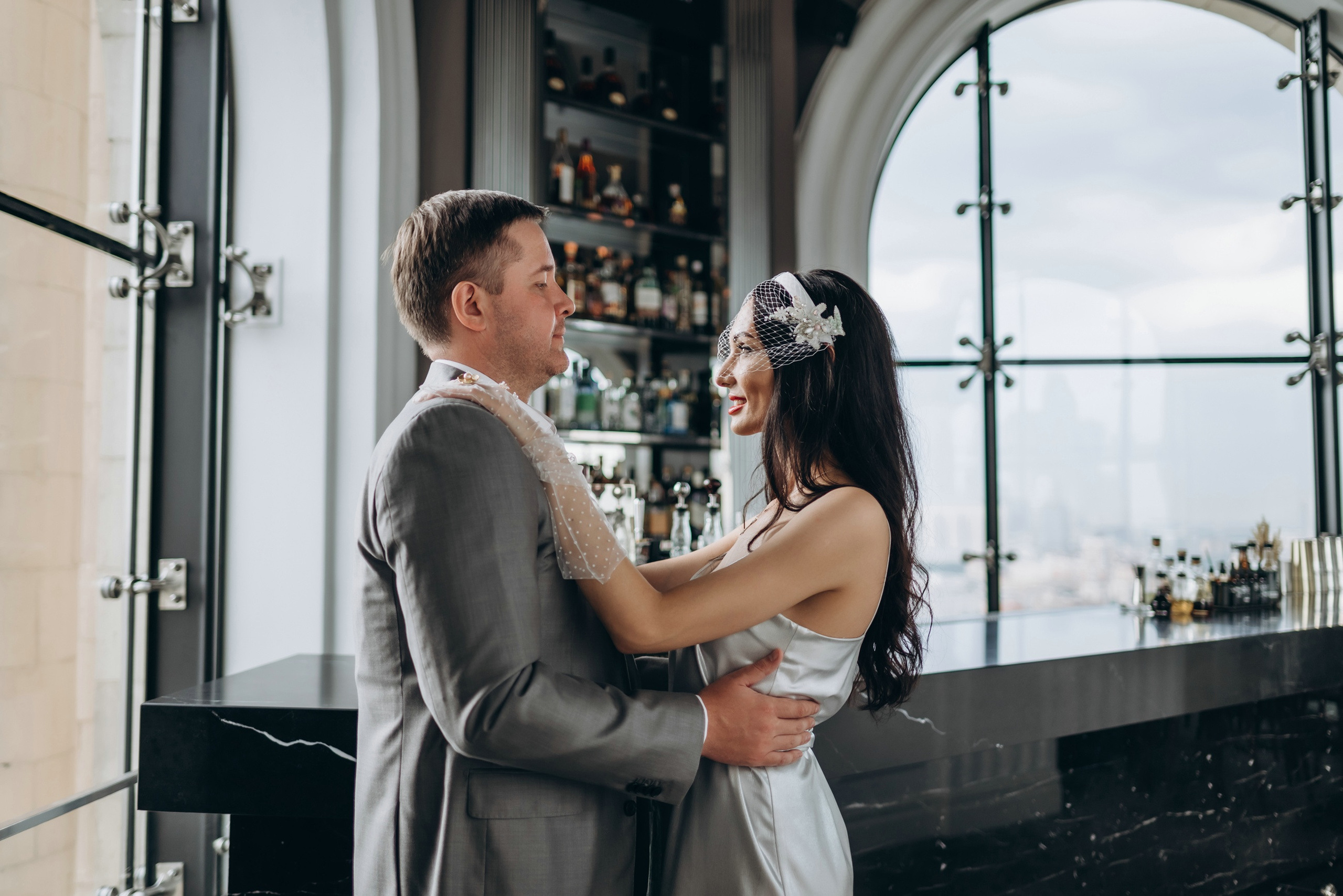 Сборы жениха и невесты в отеле Radisson Collection Hotel. Свадебный и семейный фотограф в Москве Светлана Зоткина