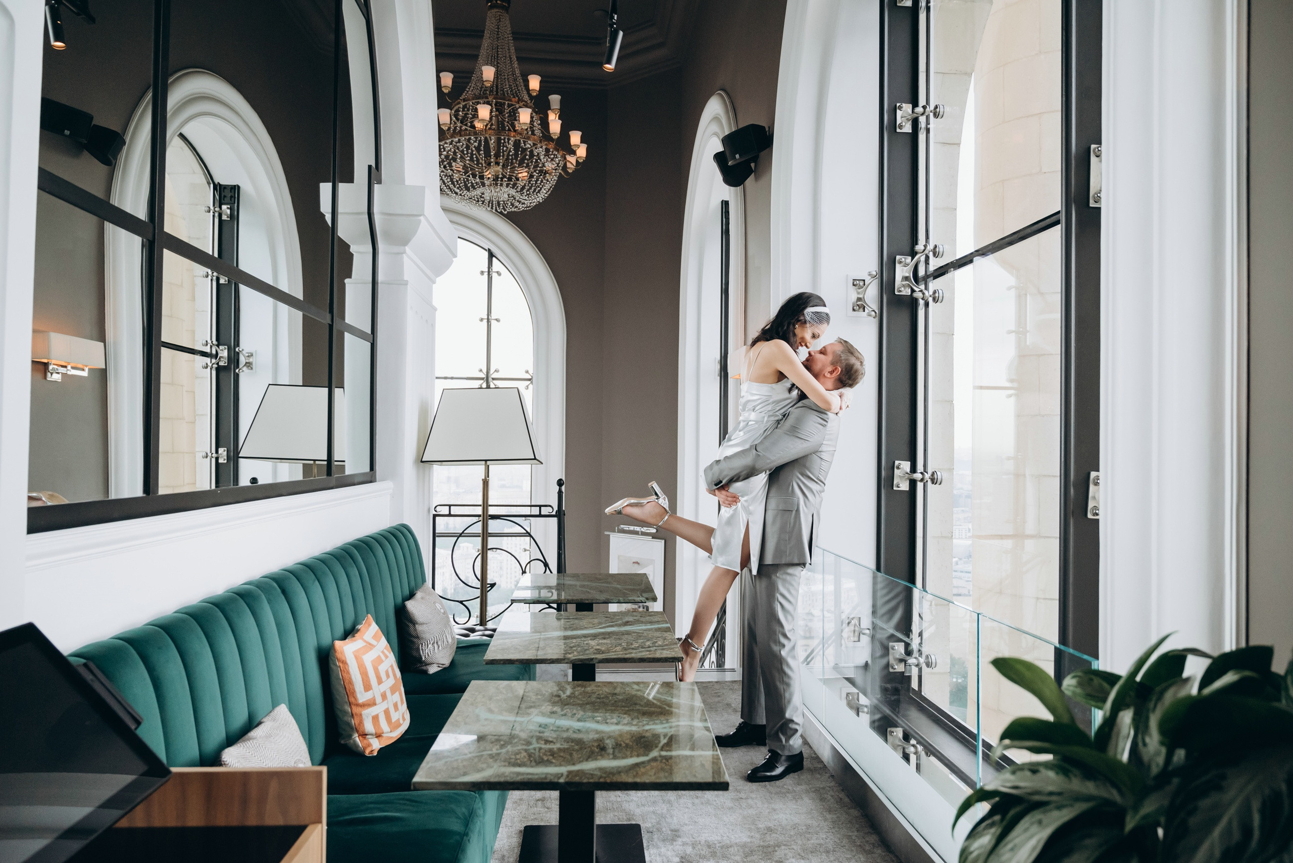 Сборы жениха и невесты в отеле Radisson Collection Hotel. Свадебный и семейный фотограф в Москве Светлана Зоткина