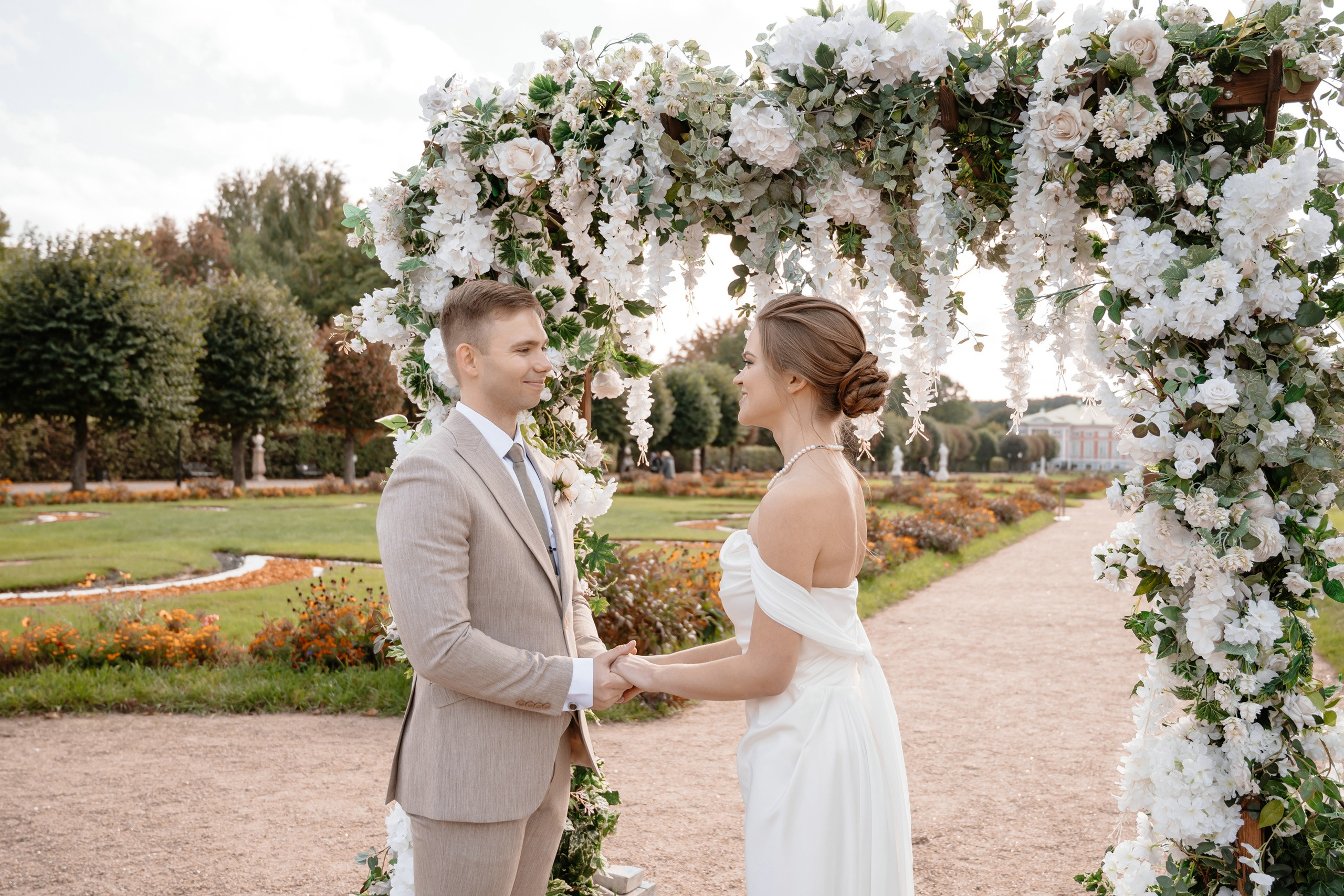 Выездная регистрация брака в парке Кусково. Свадебный и семейный фотограф в Москве Светлана Зоткина