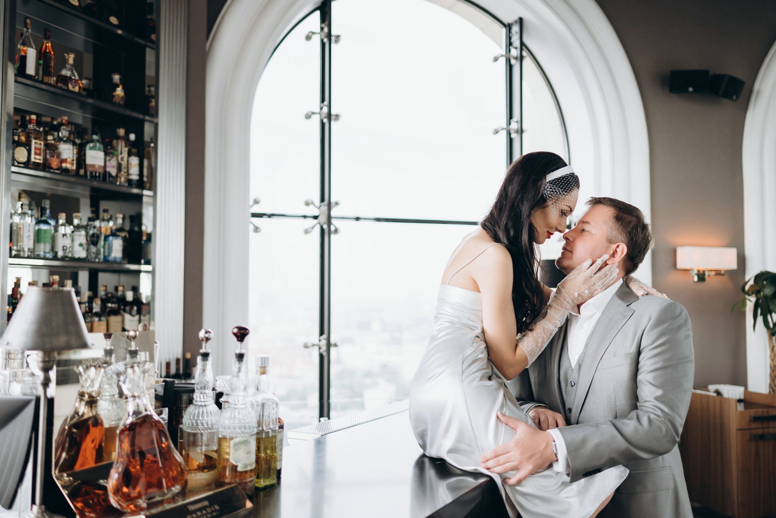 Сборы жениха и невесты в отеле Radisson Collection Hotel. Свадебный и семейный фотограф в Москве Светлана Зоткина