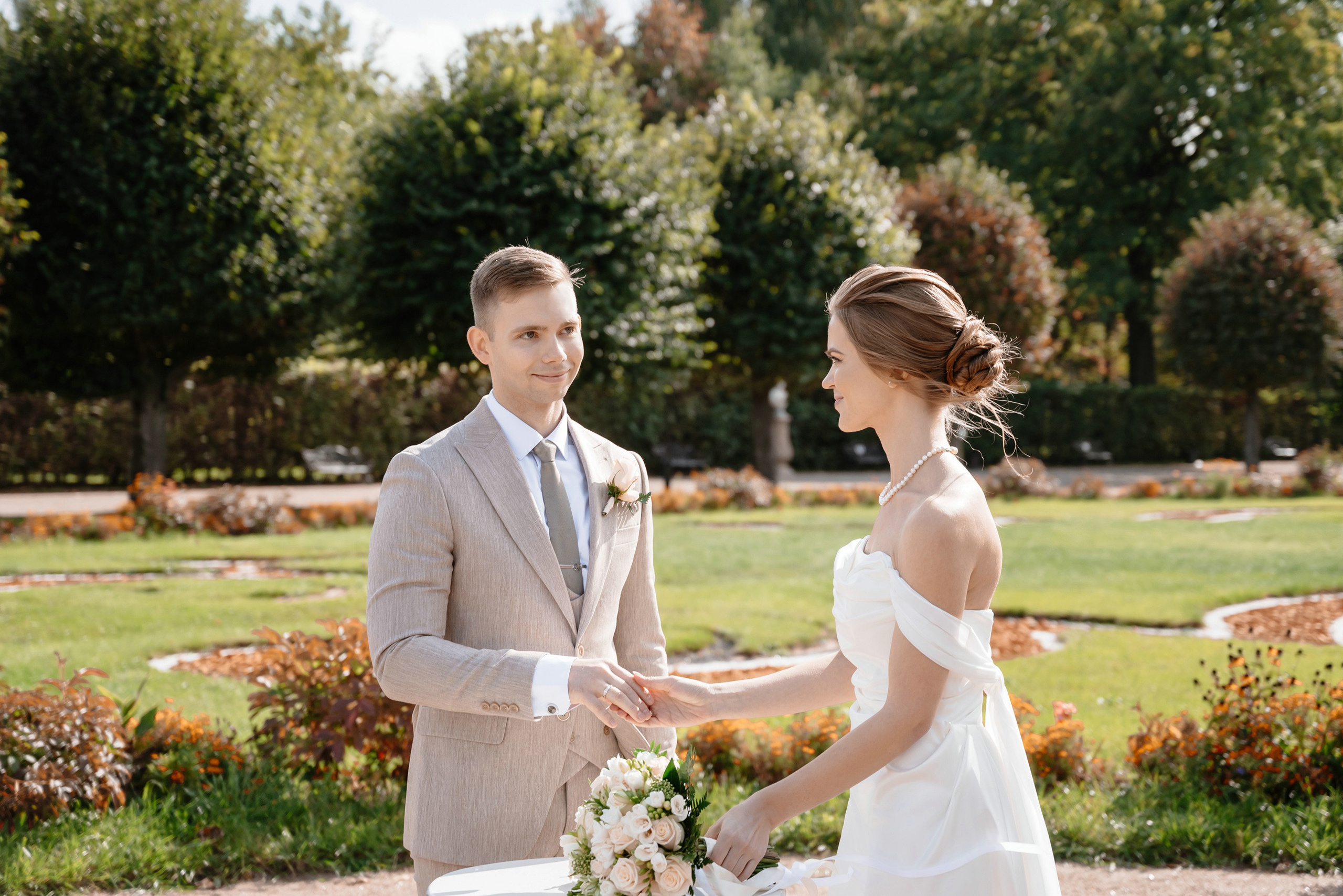 Выездная регистрация брака в парке Кусково. Свадебный и семейный фотограф в Москве Светлана Зоткина