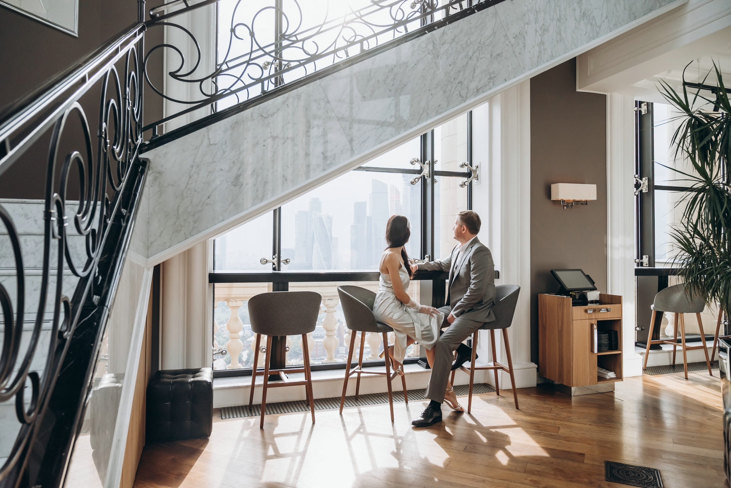 Сборы жениха и невесты в отеле Radisson Collection Hotel. Свадебный и семейный фотограф в Москве Светлана Зоткина