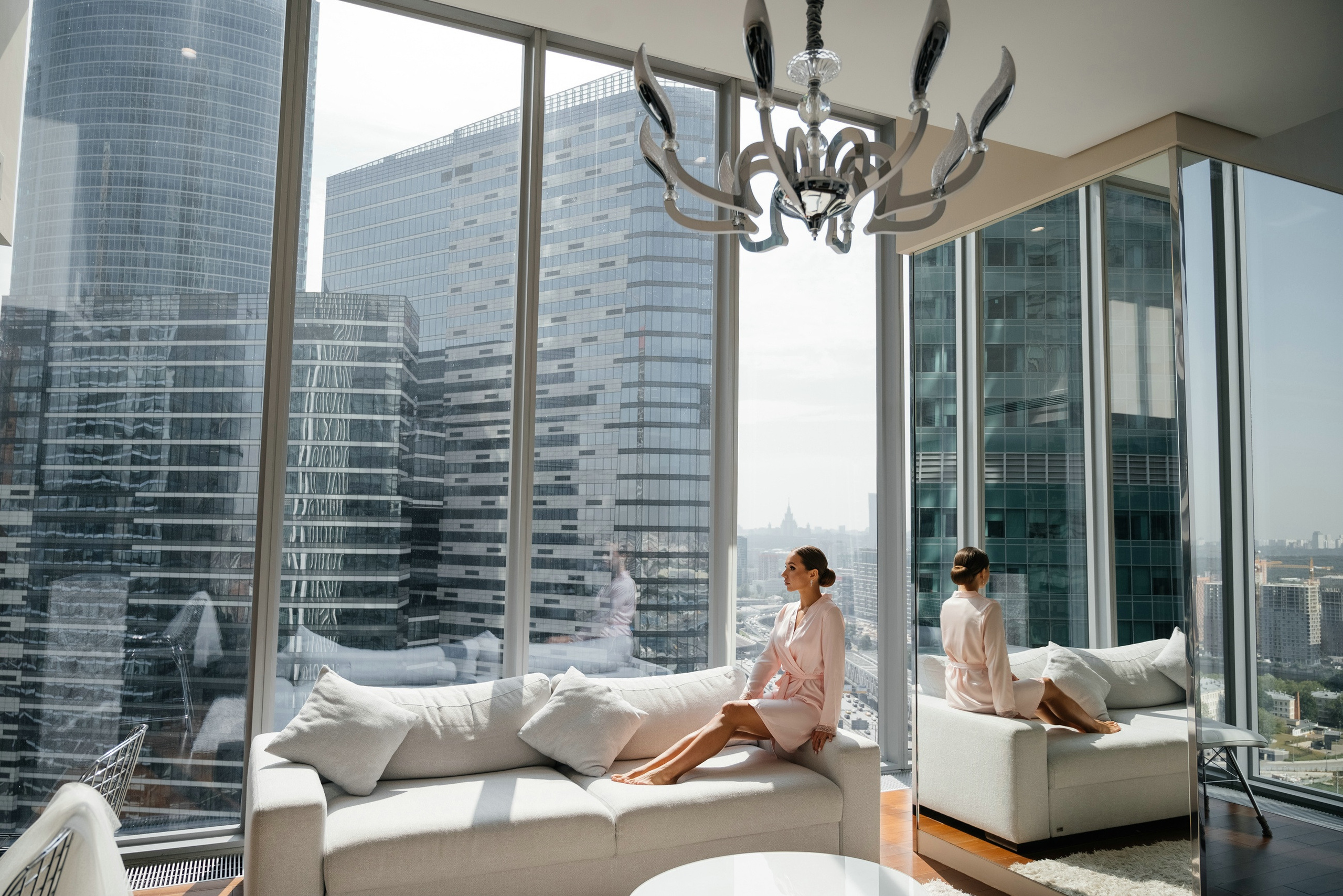 Свадебная фотосессия утра невесты в апартаментах Москва-Сити. Свадебный и семейный фотограф в Москве Светлана Зоткина