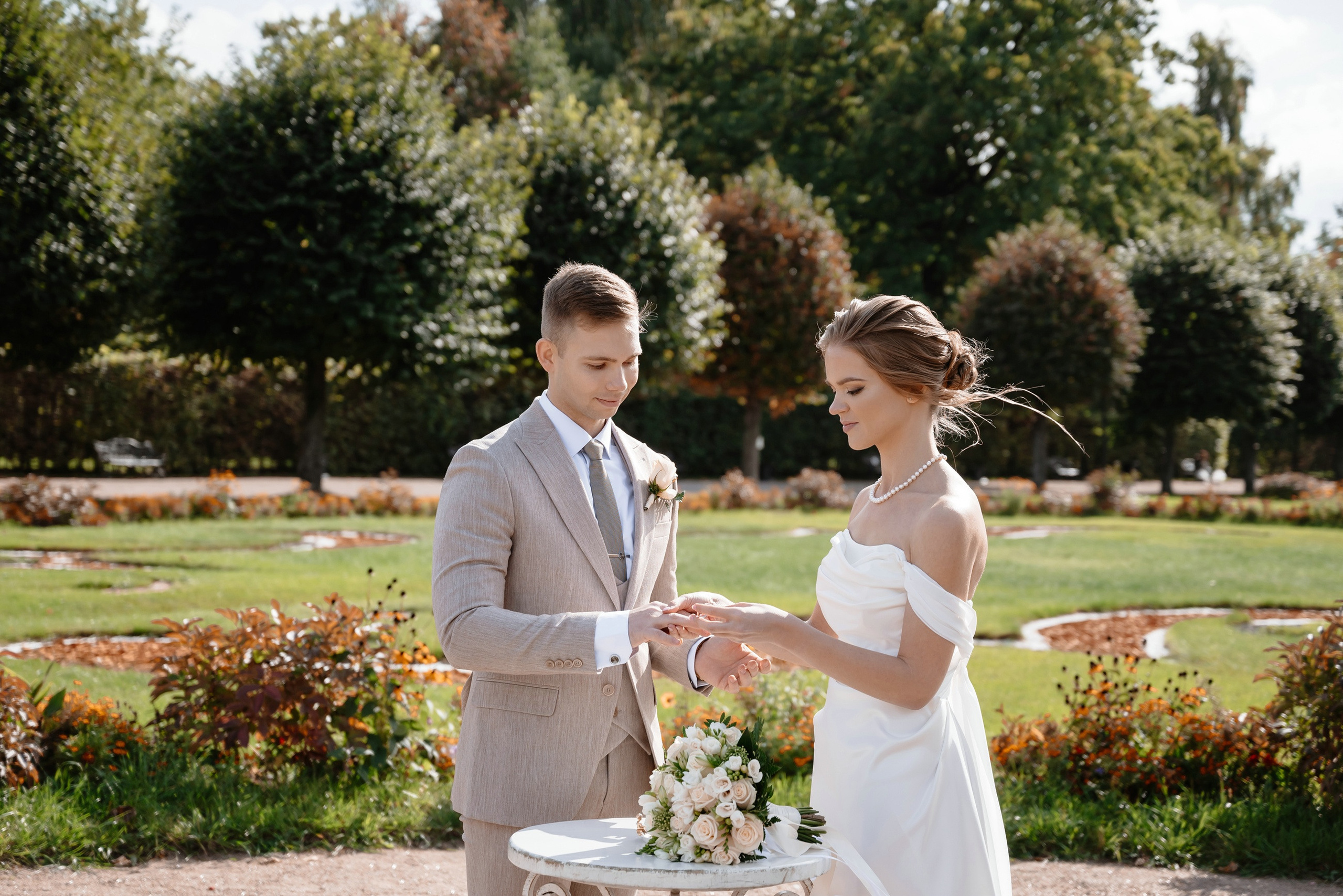 Выездная регистрация брака в парке Кусково. Свадебный и семейный фотограф в Москве Светлана Зоткина