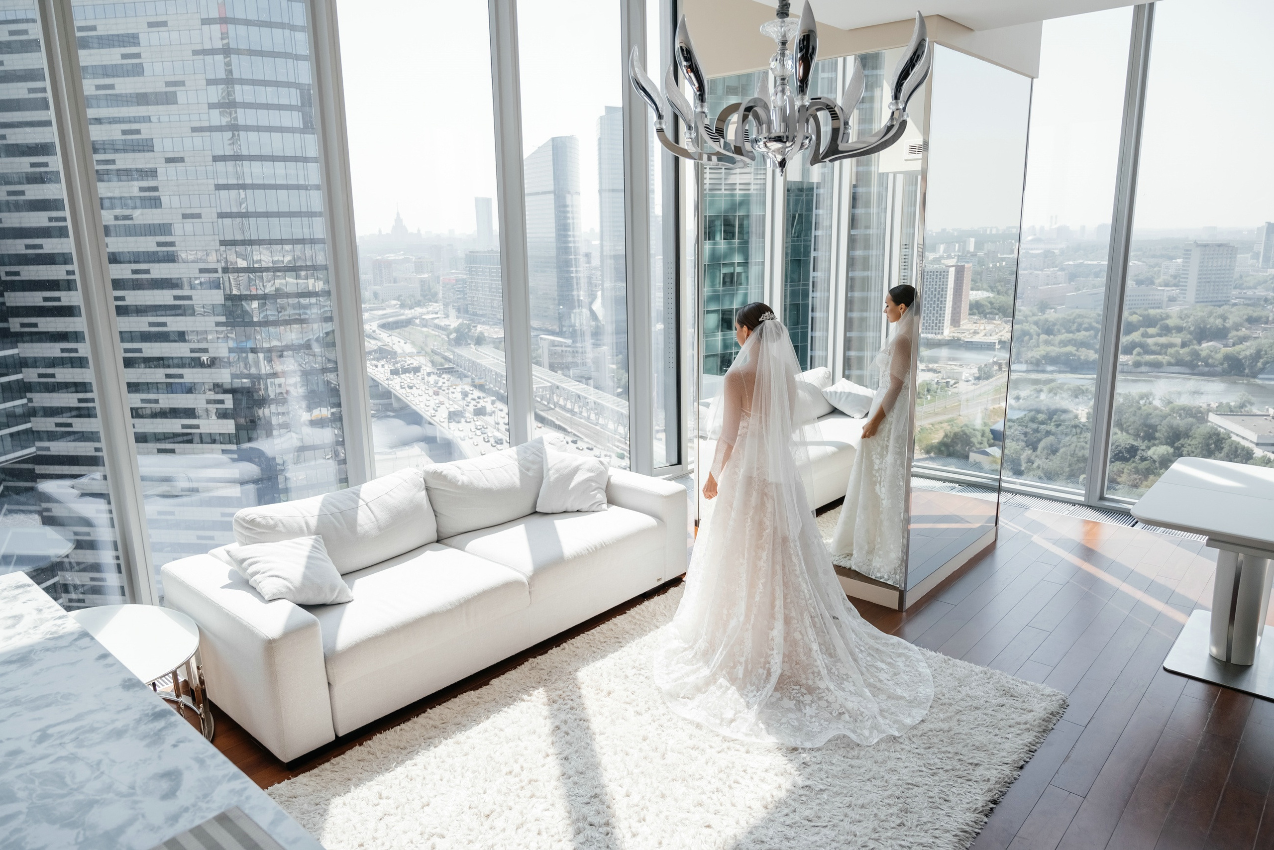 Свадебная фотосессия утра невесты в апартаментах Москва-Сити. Свадебный и семейный фотограф в Москве Светлана Зоткина