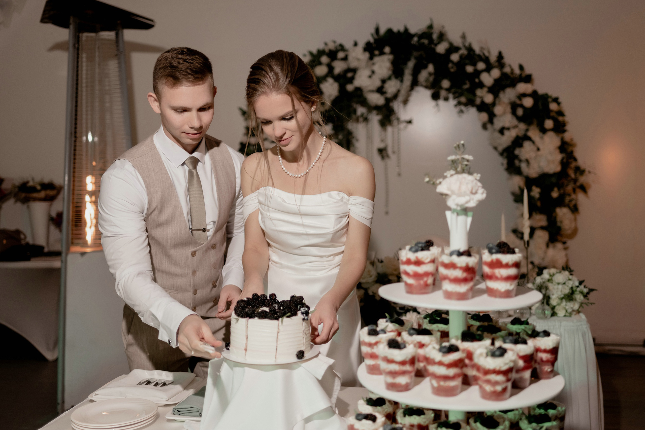 Выездная регистрация брака в парке Кусково. Свадебный и семейный фотограф в Москве Светлана Зоткина