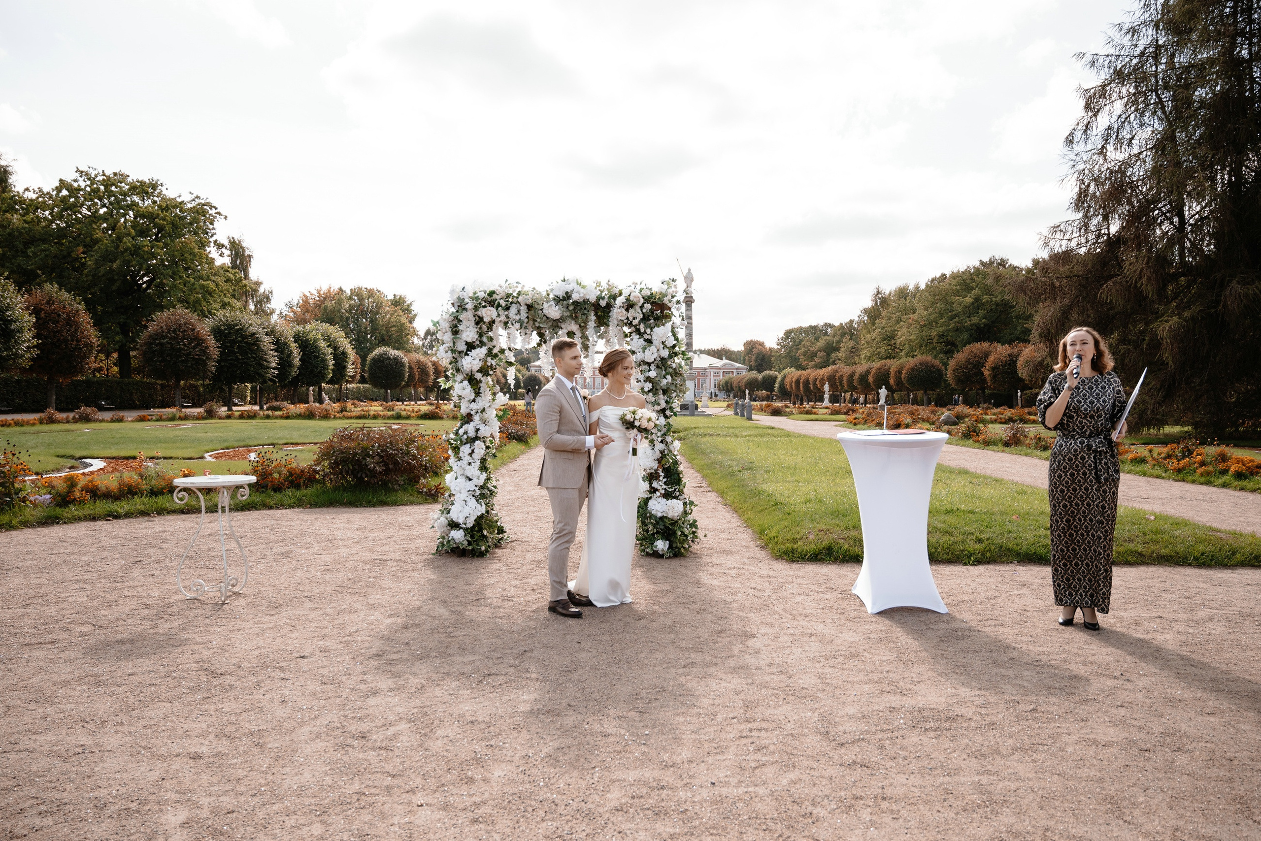 Выездная регистрация брака в парке Кусково. Свадебный и семейный фотограф в Москве Светлана Зоткина