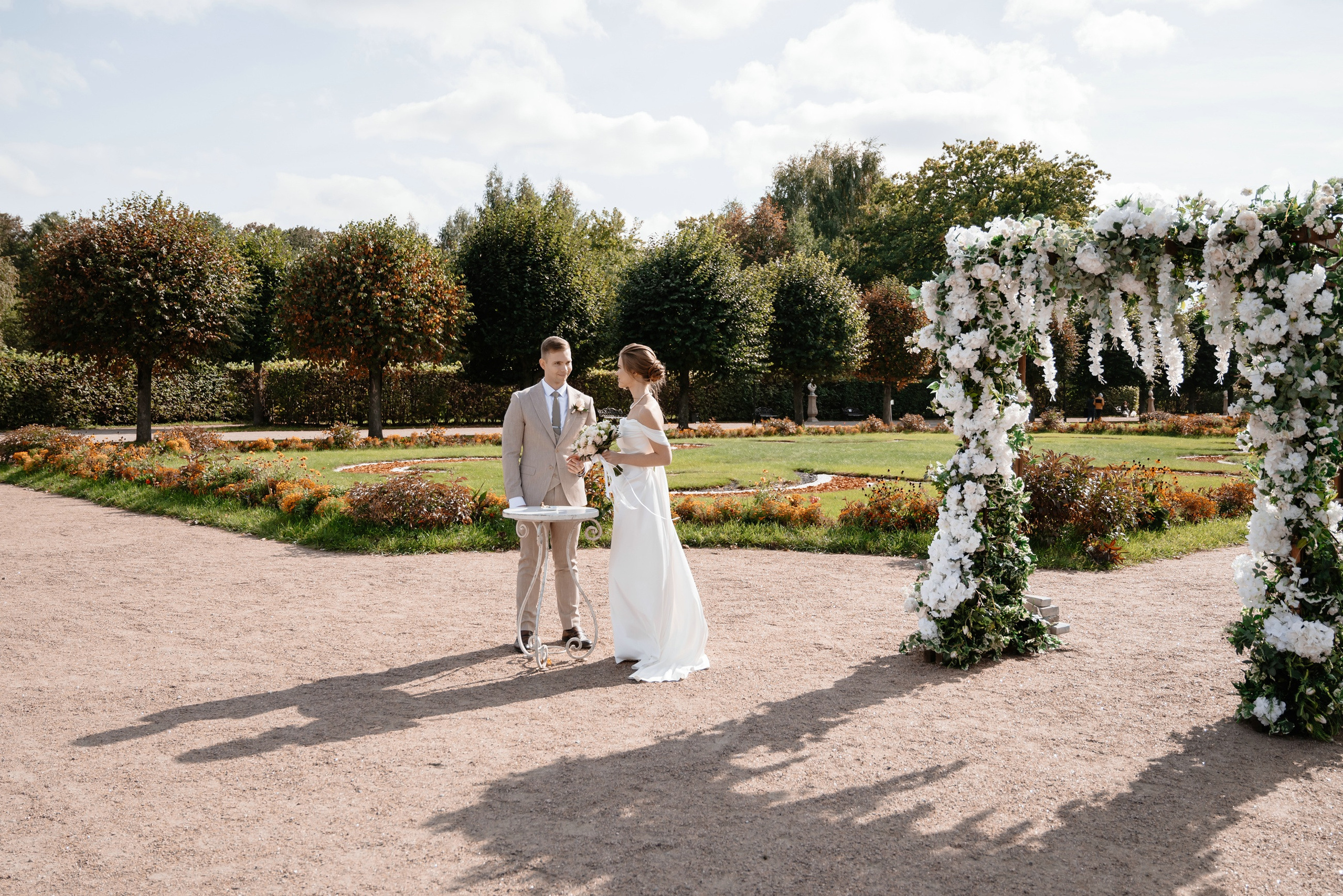 Выездная регистрация брака в парке Кусково. Свадебный и семейный фотограф в Москве Светлана Зоткина