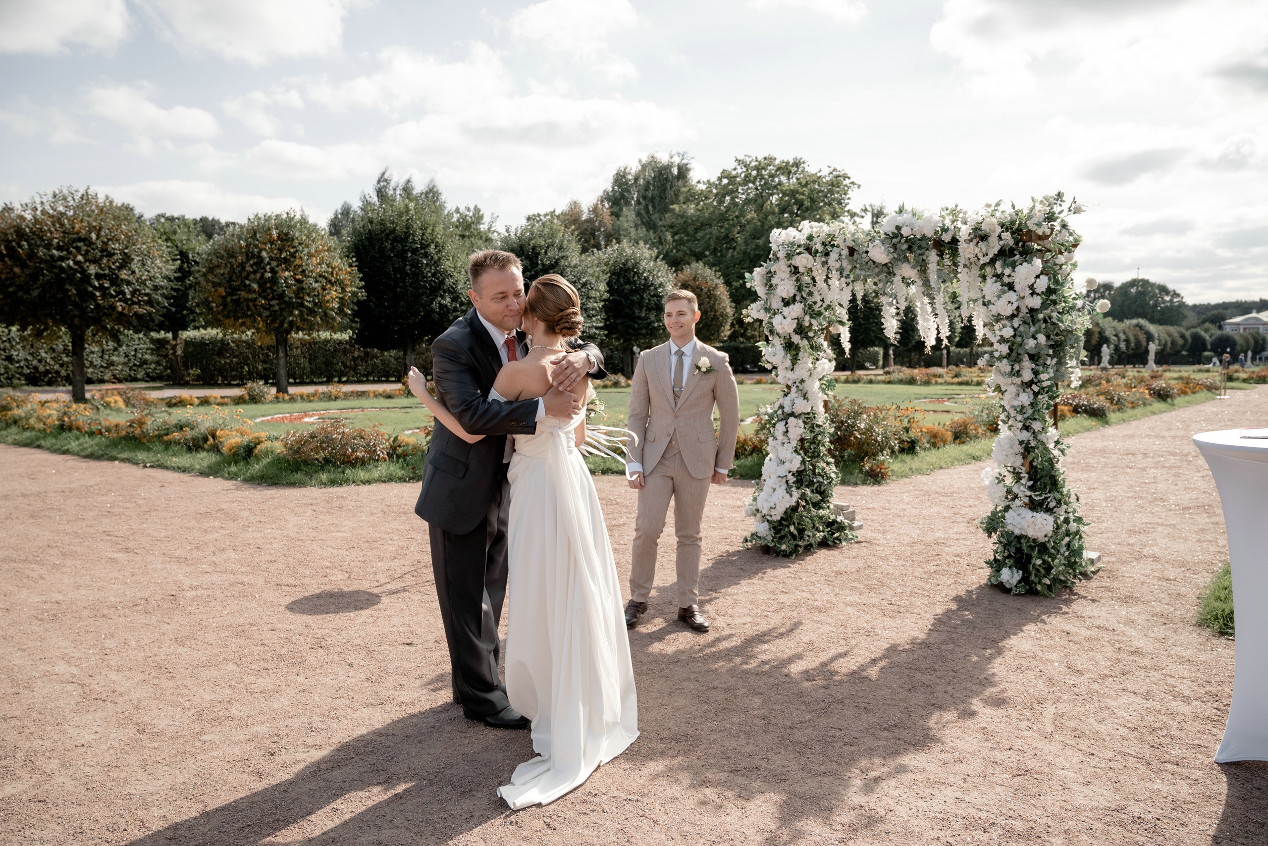 Выездная регистрация брака в парке Кусково. Свадебный и семейный фотограф в Москве Светлана Зоткина