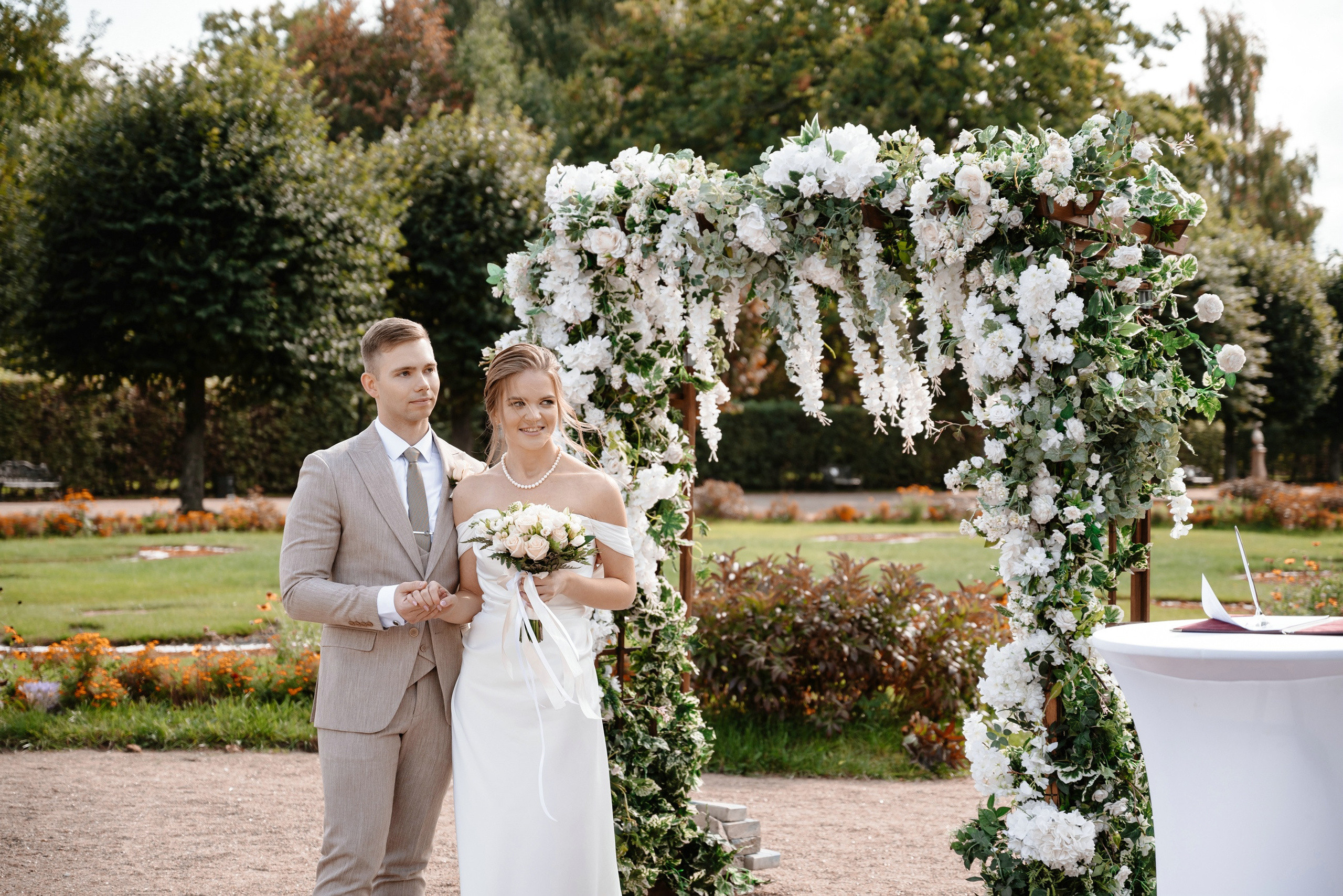 Выездная регистрация брака в парке Кусково. Свадебный и семейный фотограф в Москве Светлана Зоткина