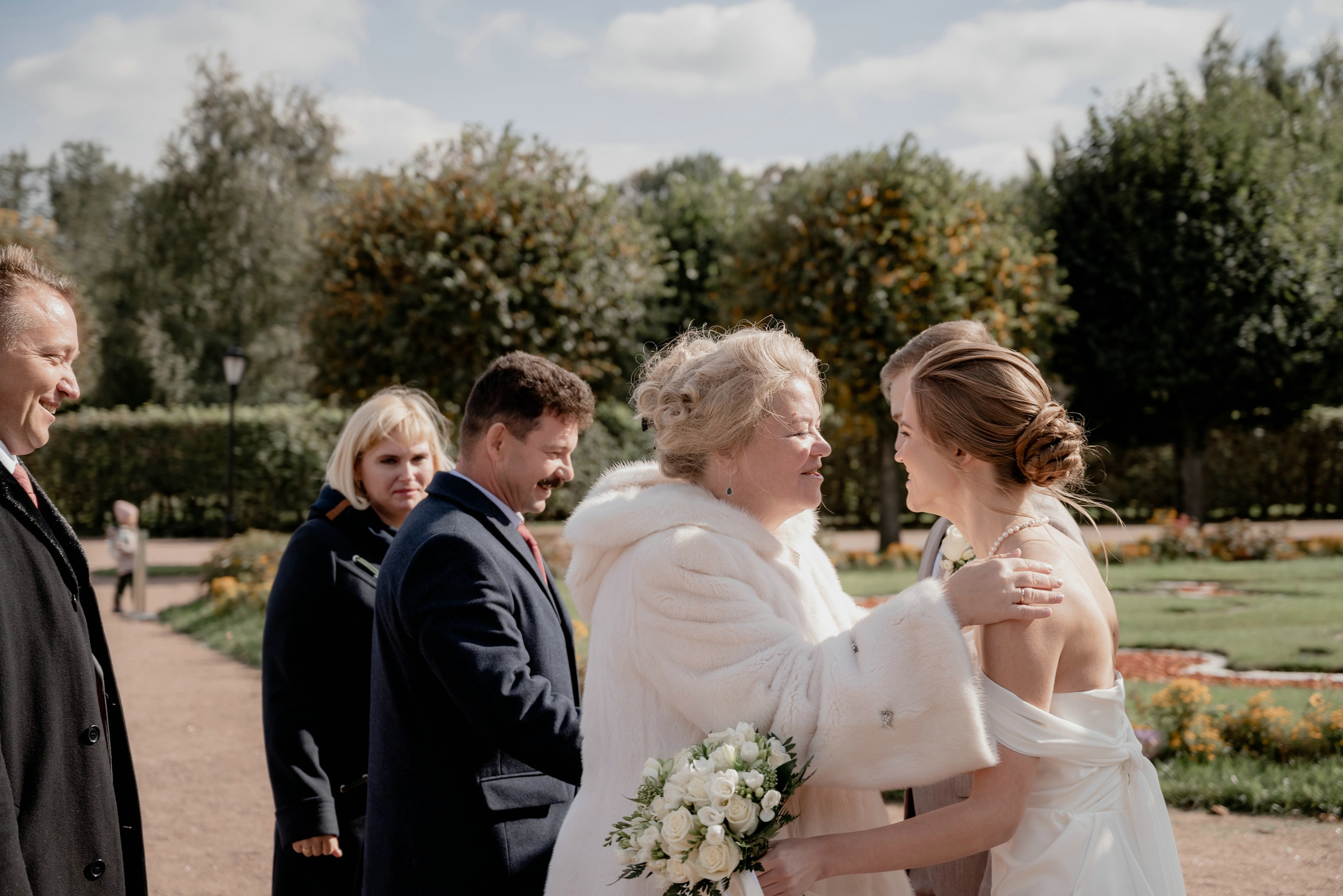 Выездная регистрация брака в парке Кусково. Свадебный и семейный фотограф в Москве Светлана Зоткина