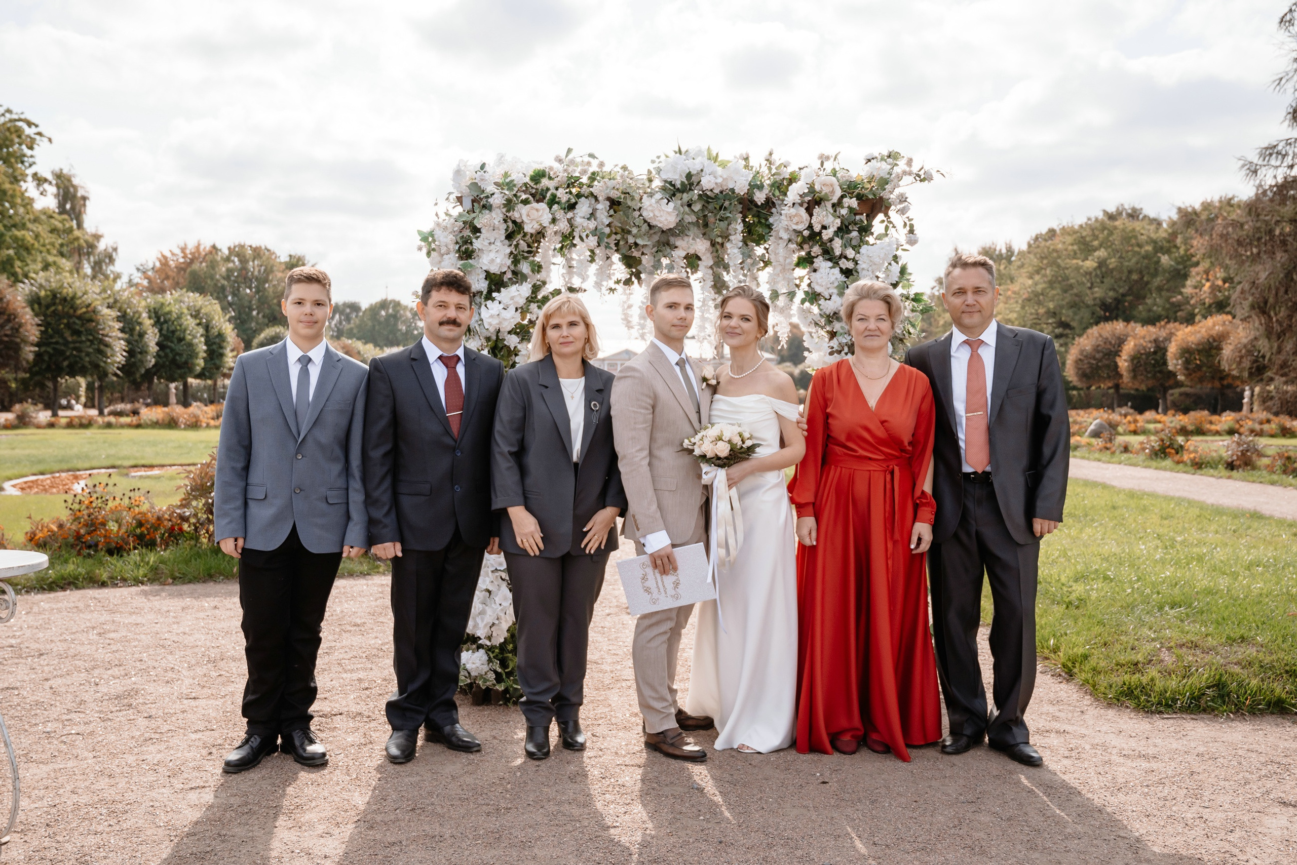 Выездная регистрация брака в парке Кусково. Свадебный и семейный фотограф в Москве Светлана Зоткина