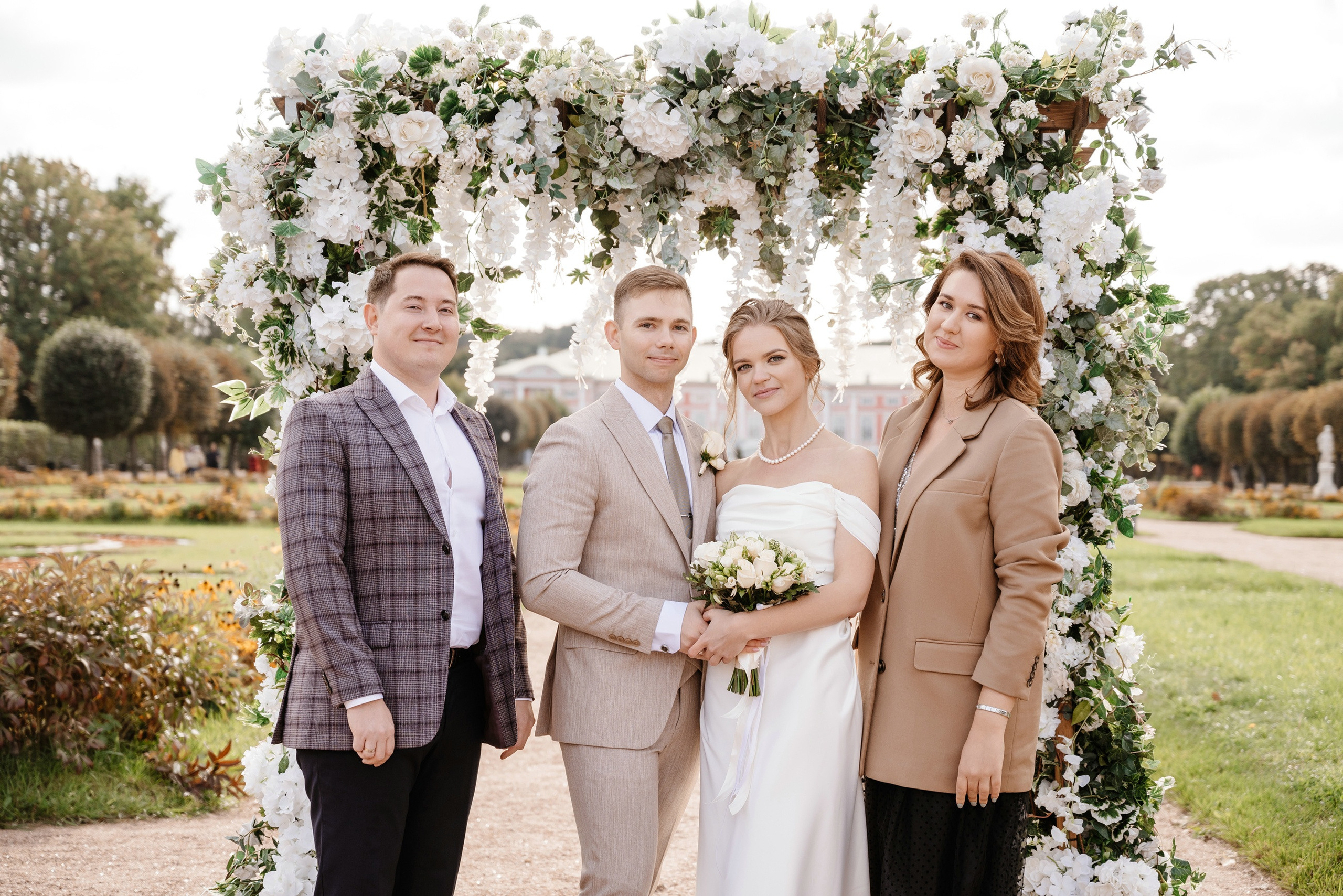 Выездная регистрация брака в парке Кусково. Свадебный и семейный фотограф в Москве Светлана Зоткина