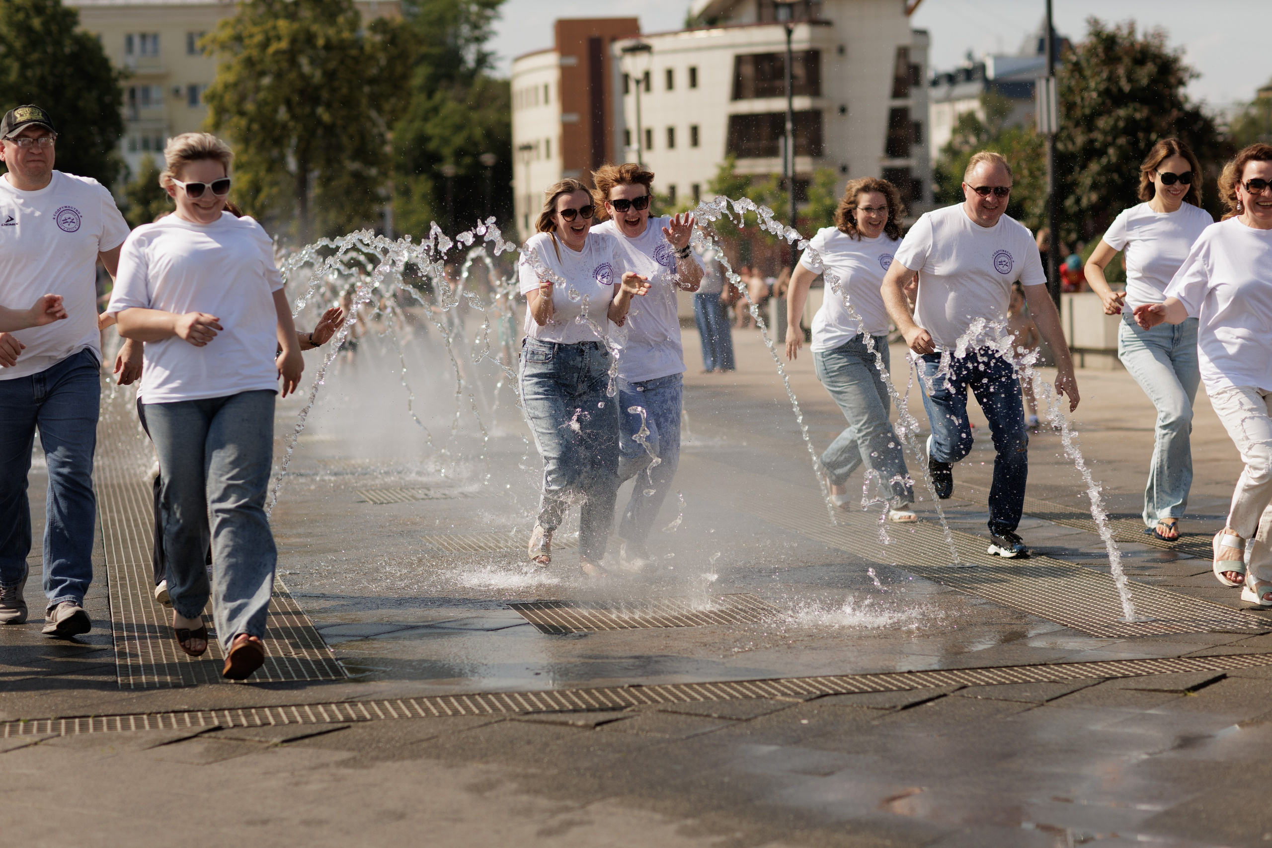 Репортажные фото съёмки клипа от родителей выпускникам. Свадебный фотограф в Воронеже Александр Работкин
