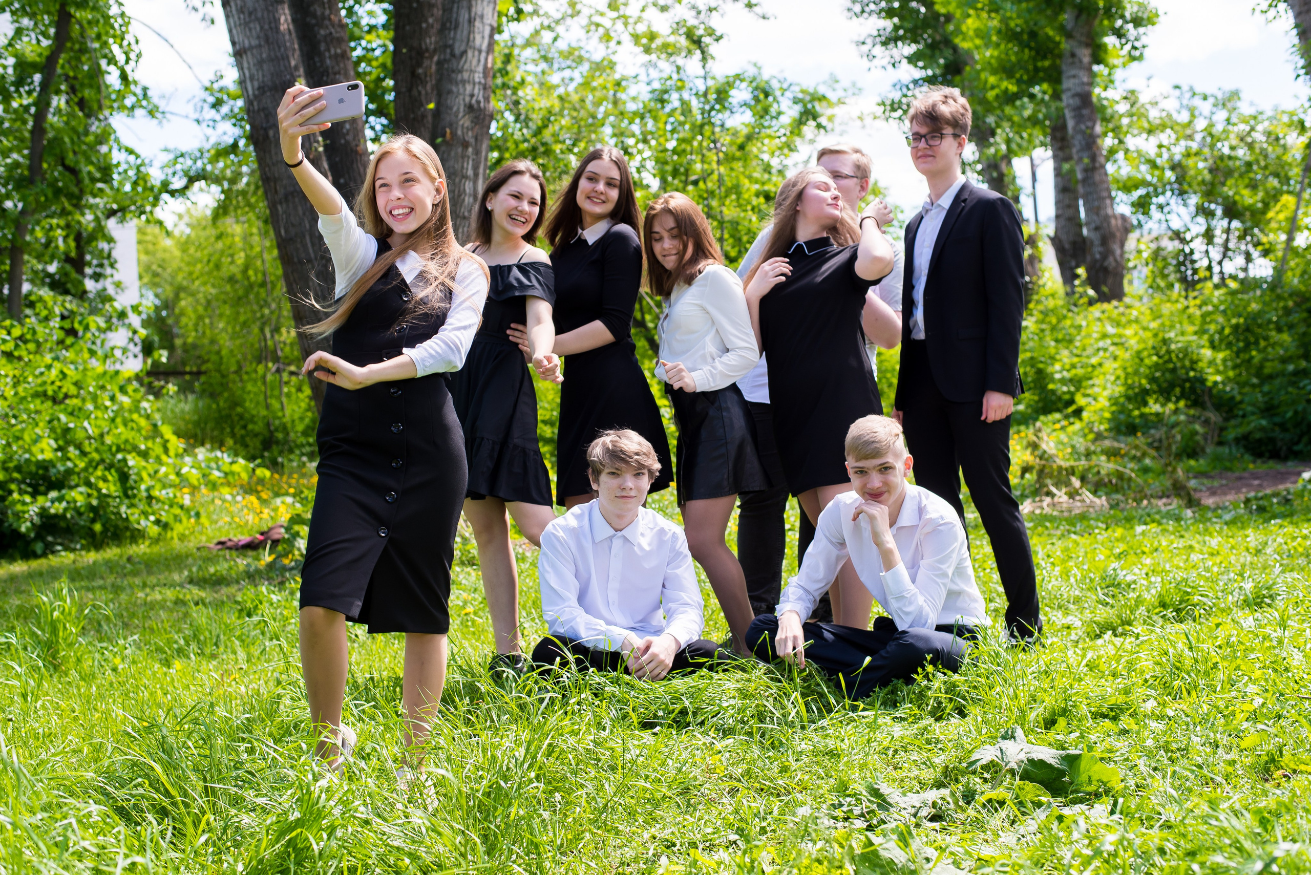 В школьном дворе, парке. Детский фотограф в Екатеринбурге и Берёзовском Евгений Кондаков