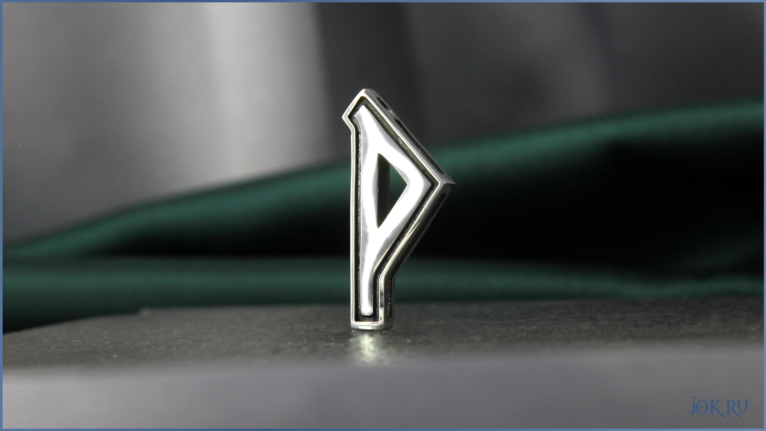 Кастомная подвеска Руна Вуньо – символ счастья и успеха