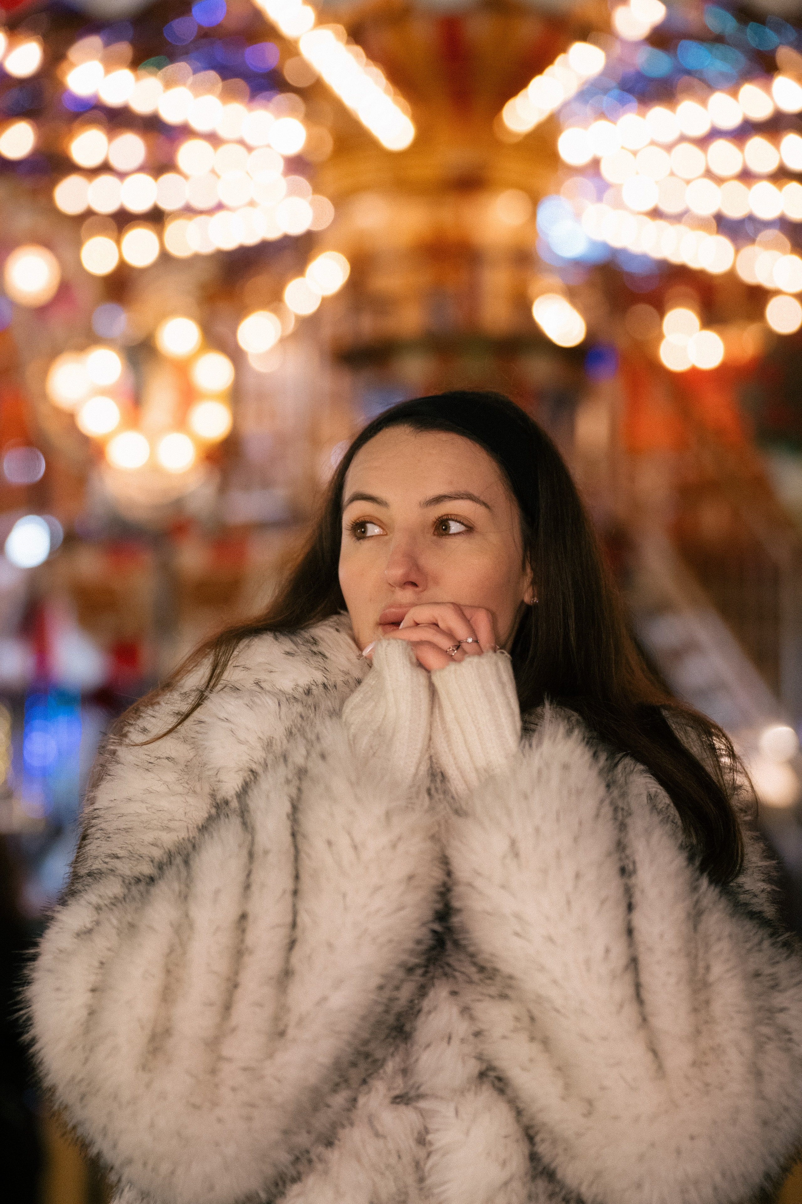 ПРОГУЛКА НА МАНЕЖНОЙ ПЛОЩАДИ ДЛЯ ДЕВУШКИ ПЕРЕД НОВЫМ ГОДОМ (НОВОГОДНЯЯ ФОТОСЕССИИЯ НА МАНЕЖНОЙ ПЛОЩАДИ). Профессиональный фотограф, Санкт-Петербург — Виктория Богомолова