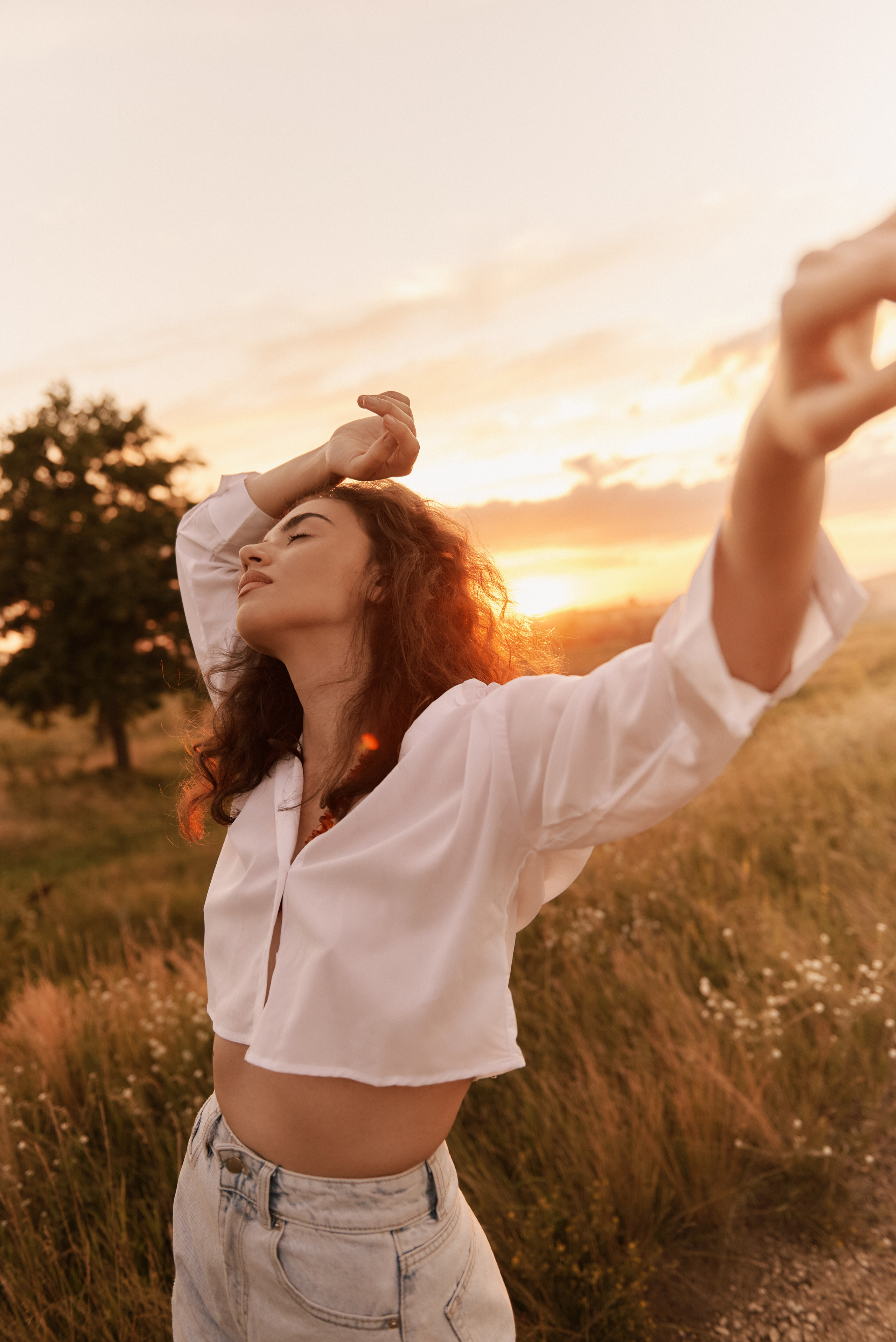 Юлия. Z H U R A V L E V