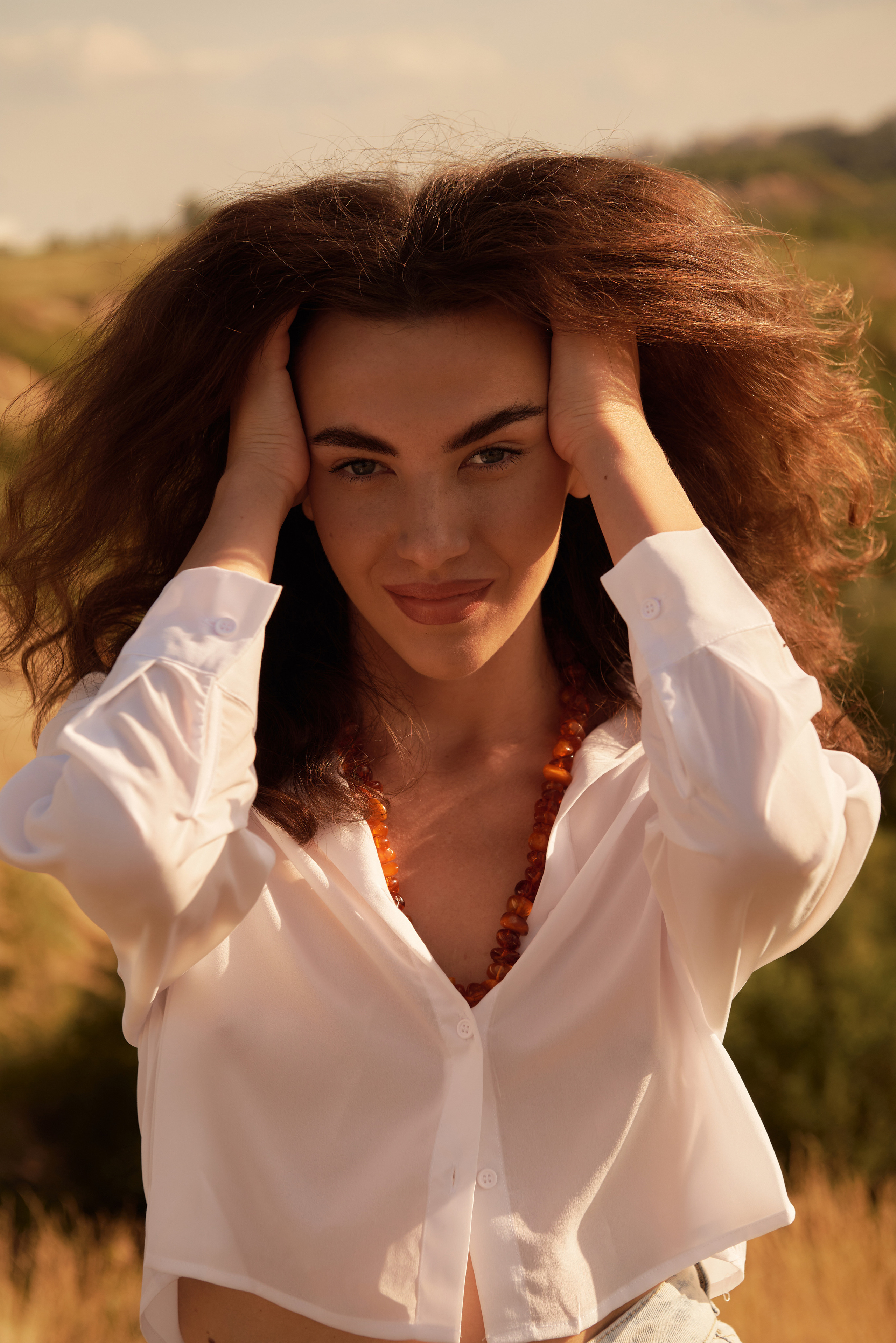 Юлия. Z H U R A V L E V