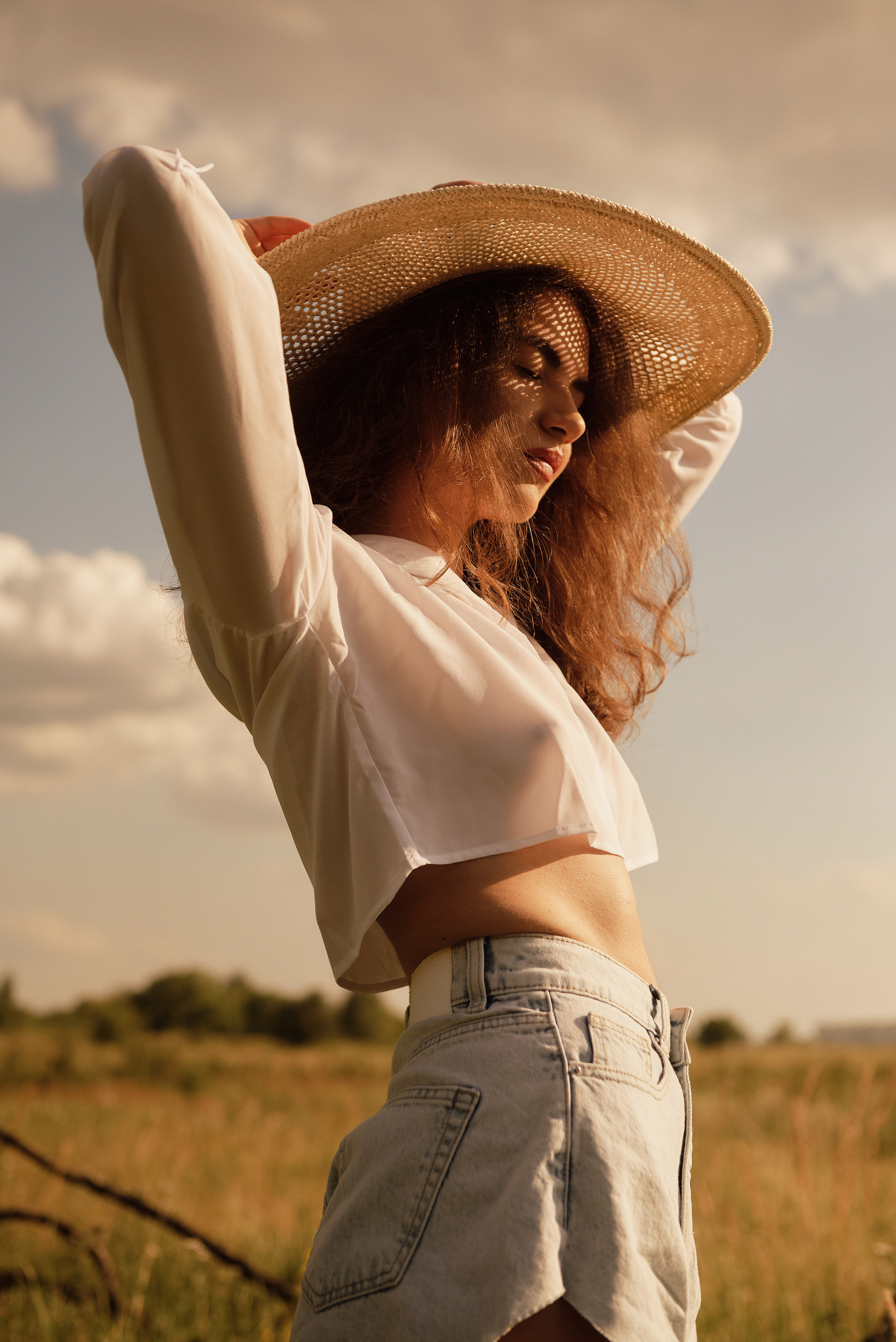 Юлия. Z H U R A V L E V