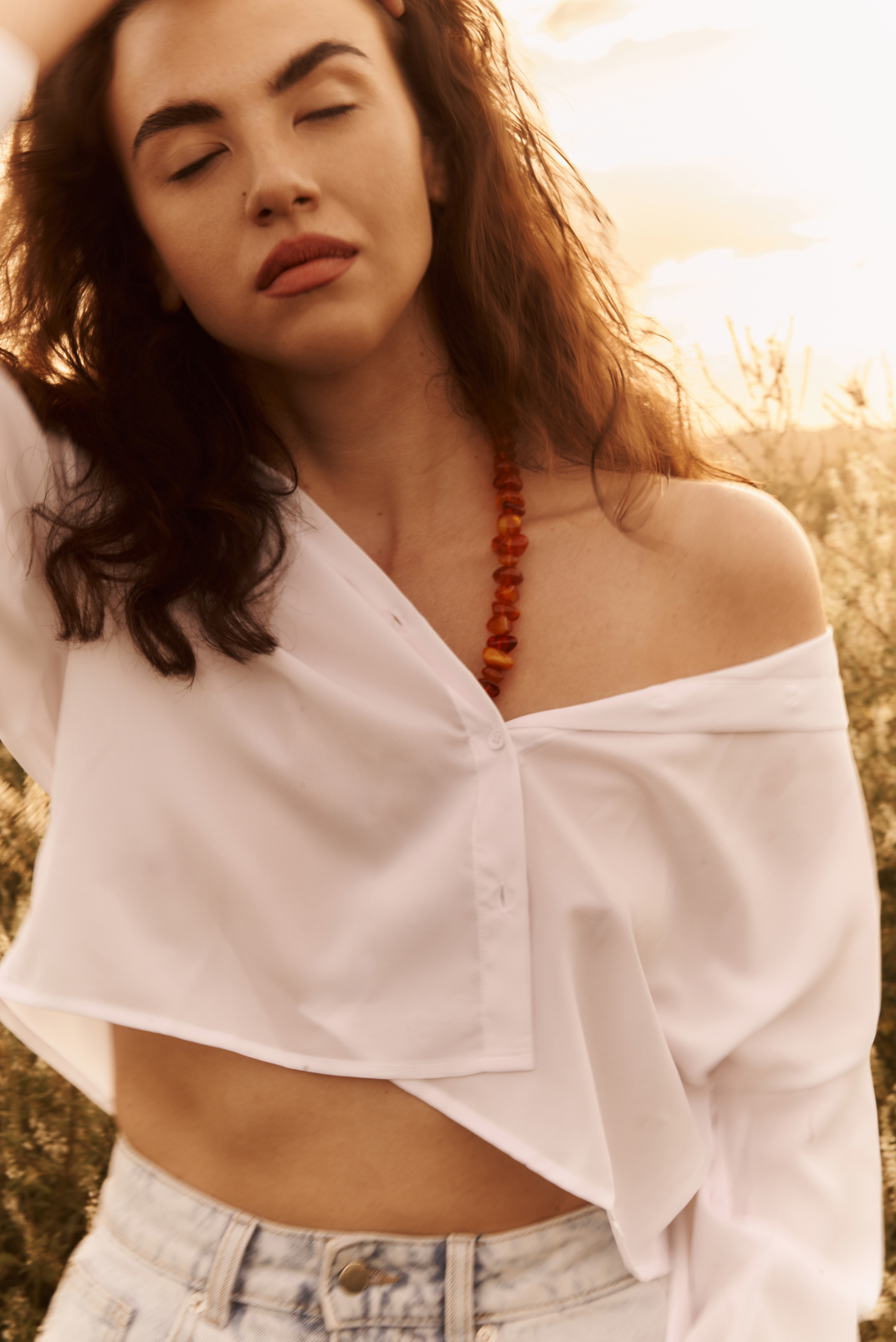 Юлия. Z H U R A V L E V