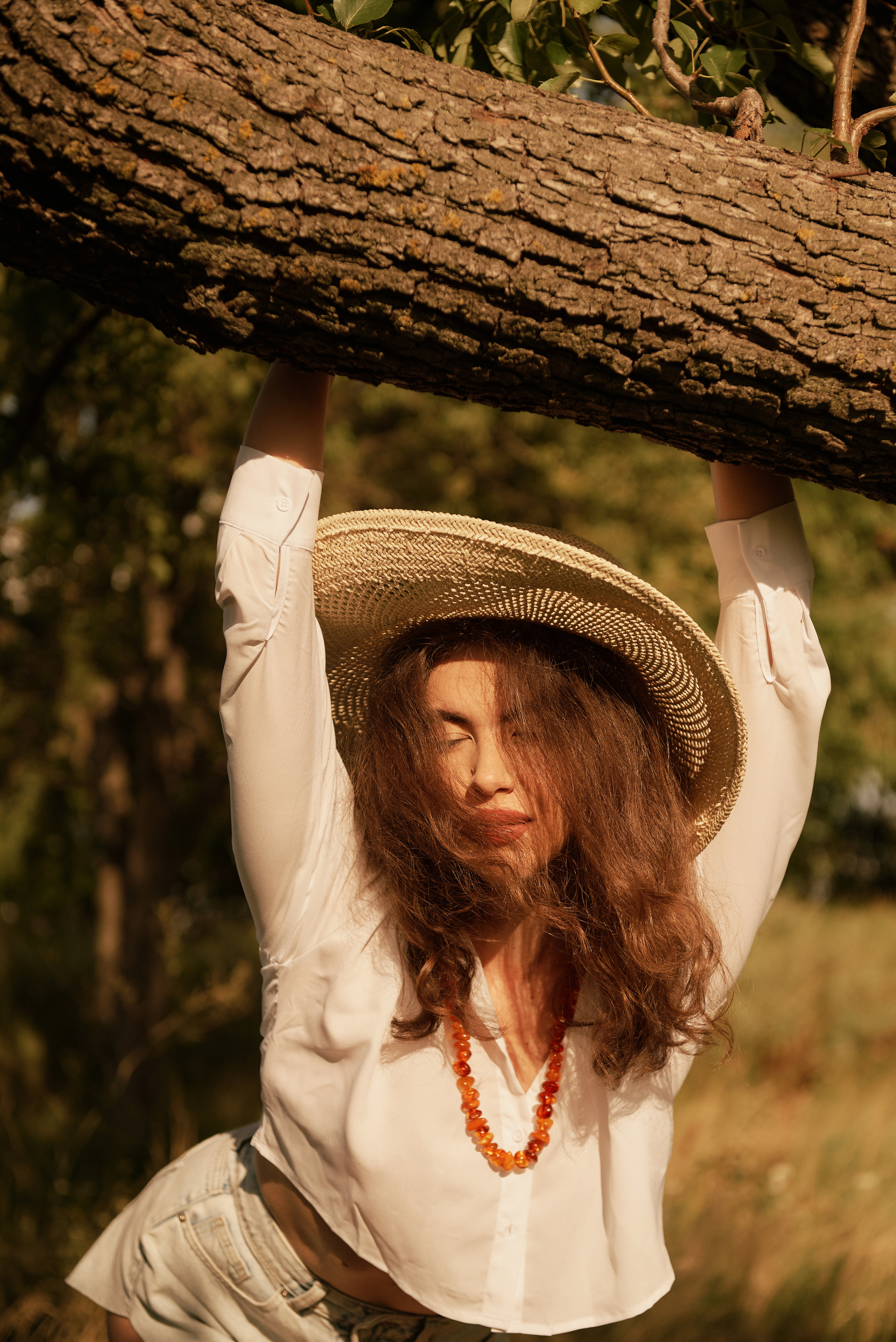 Юлия. Z H U R A V L E V