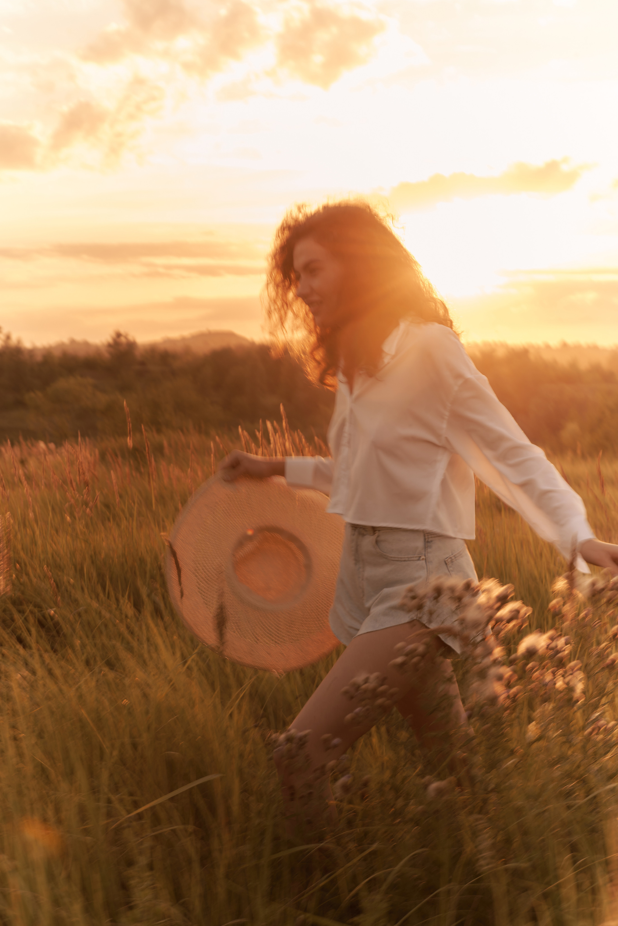 Юлия. Z H U R A V L E V