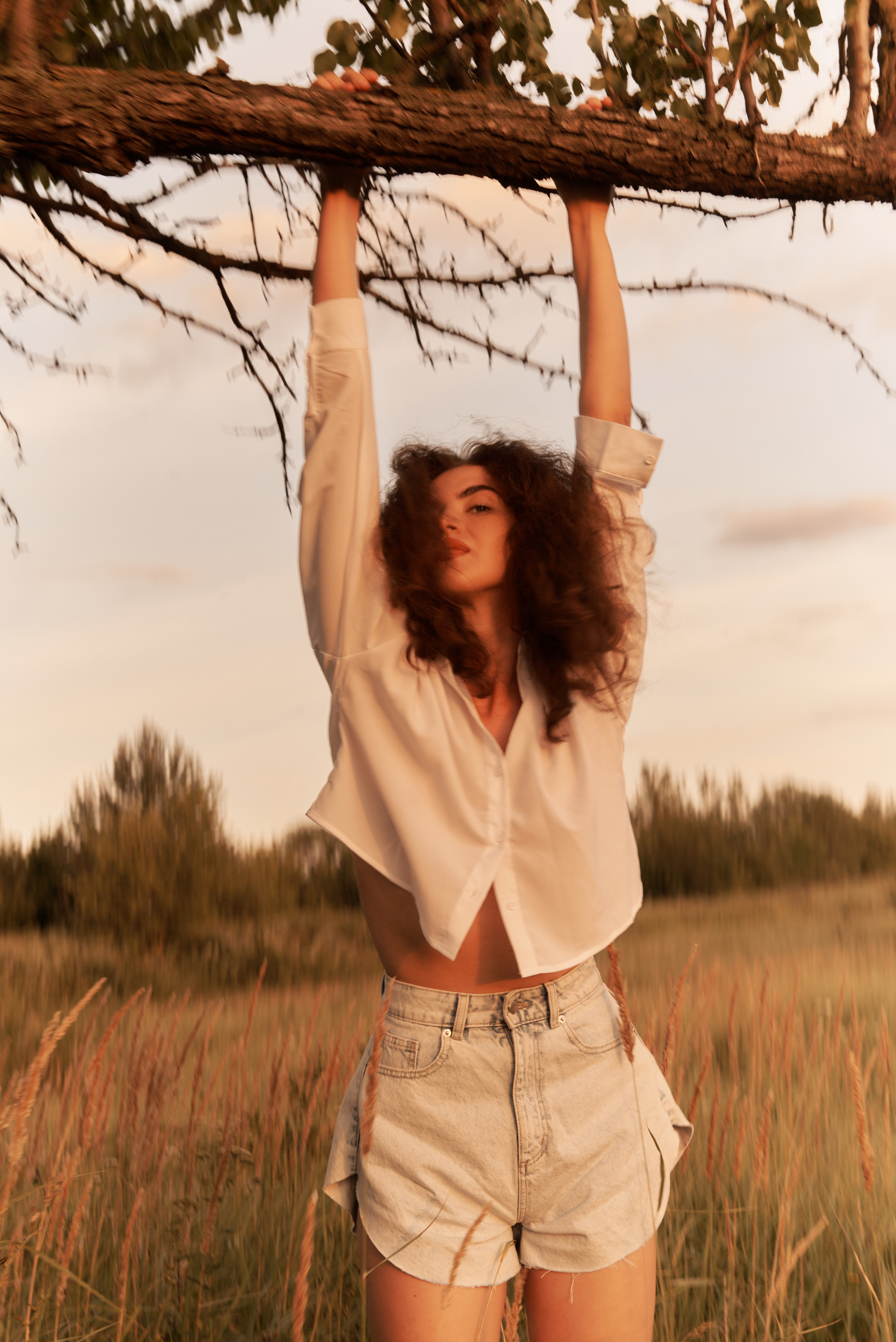 Юлия. Z H U R A V L E V