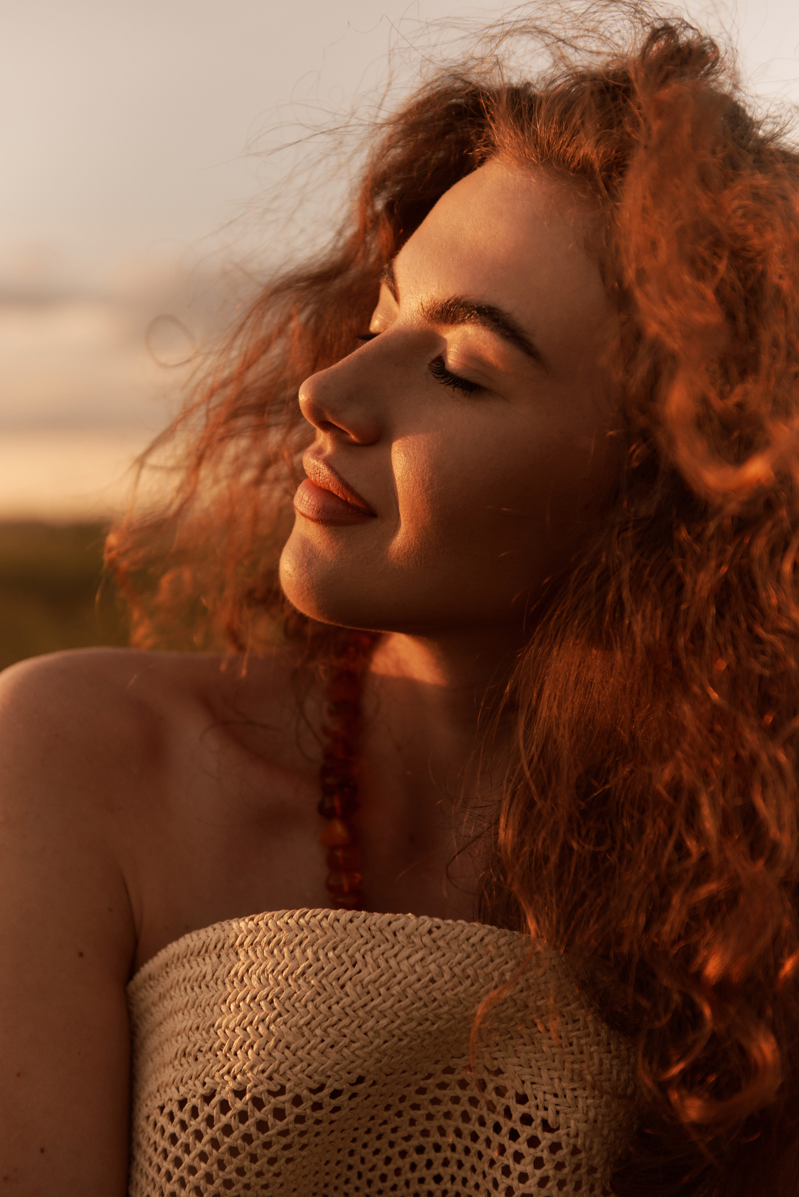 Юлия. Z H U R A V L E V