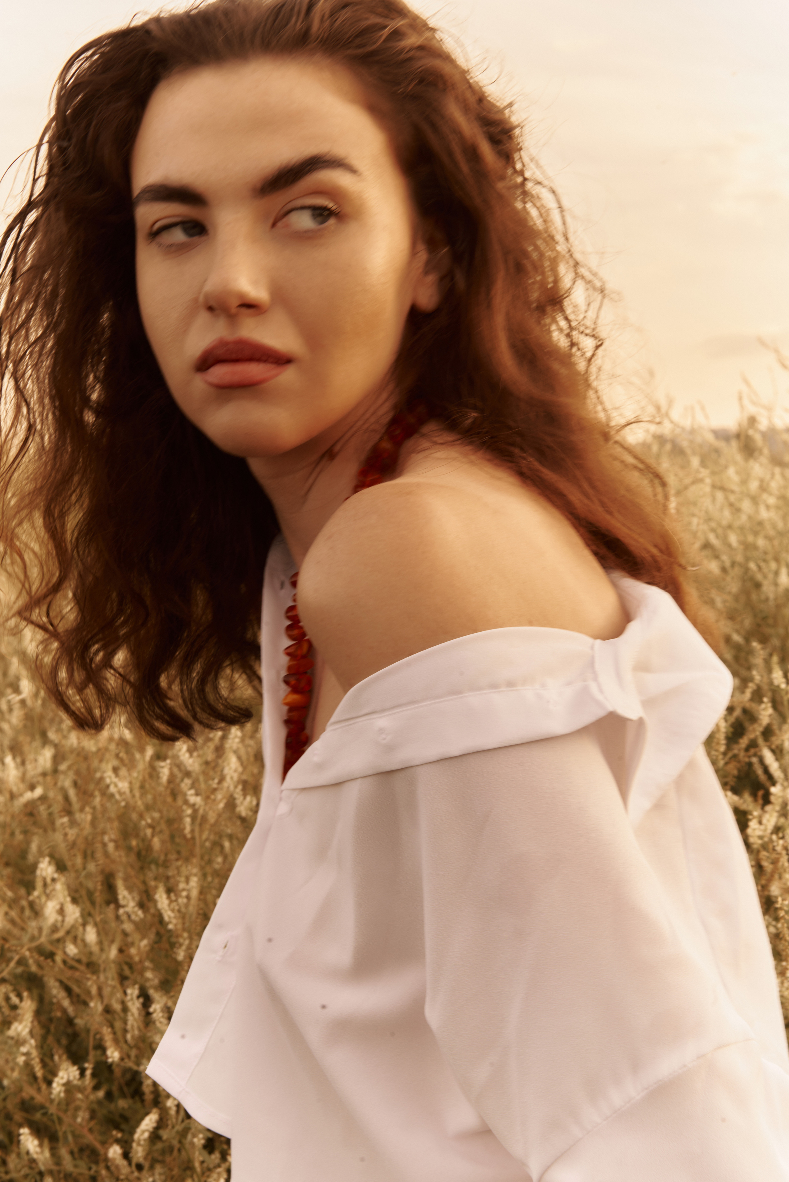 Юлия. Z H U R A V L E V