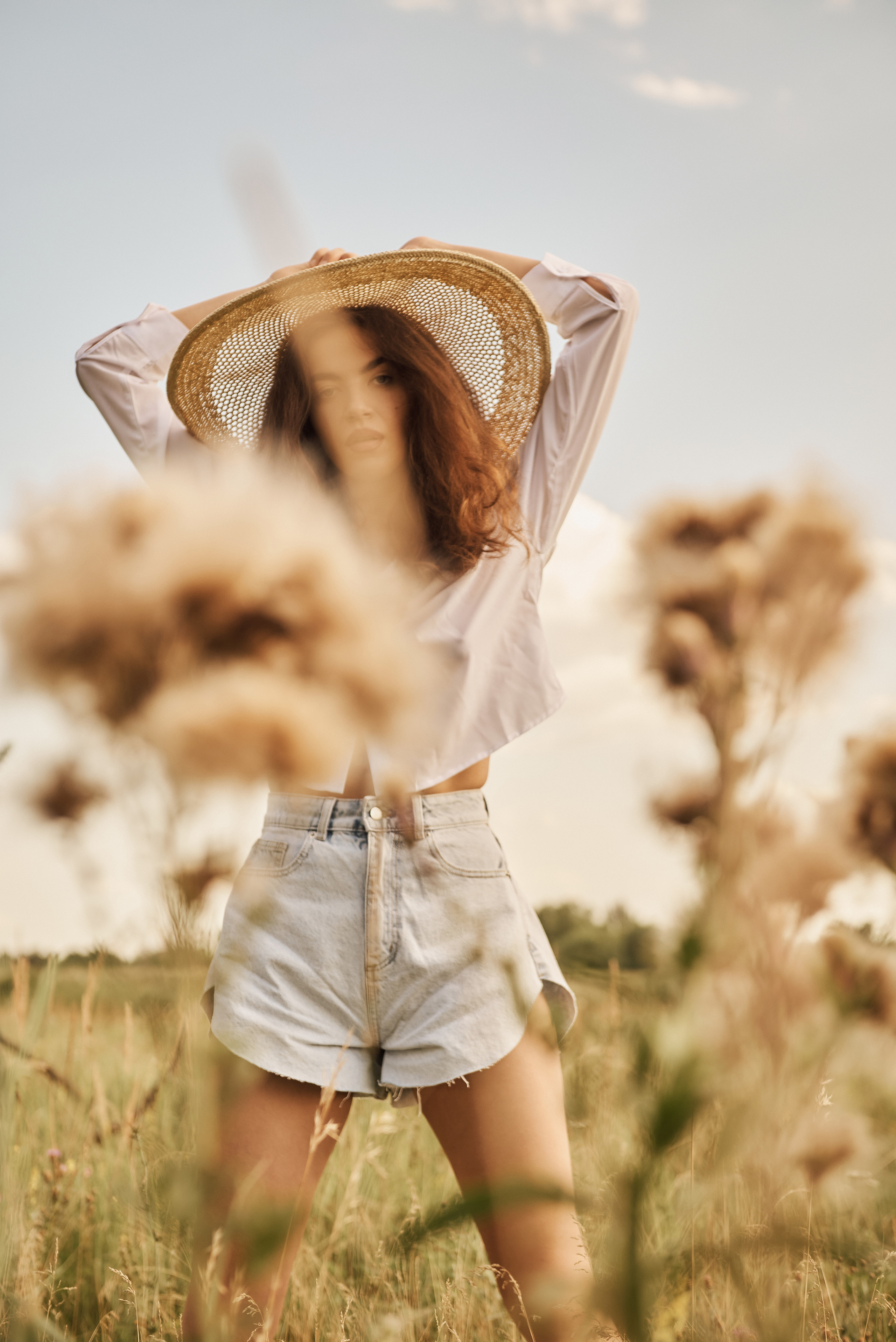 Юлия. Z H U R A V L E V