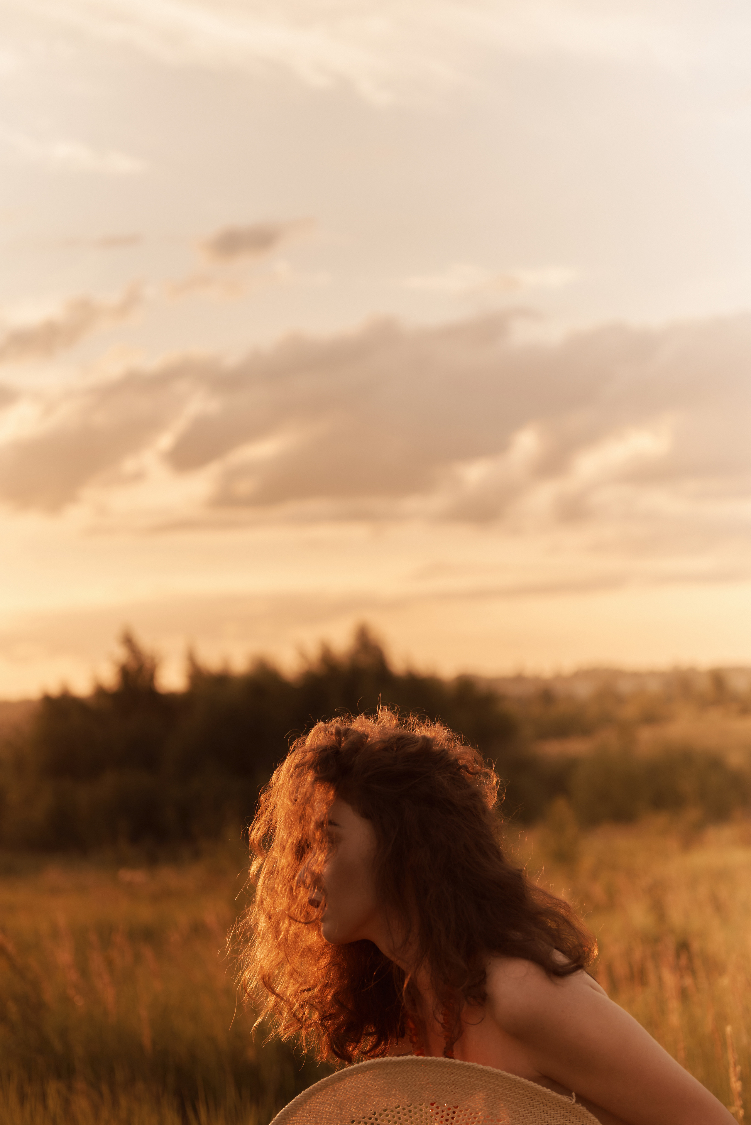 Юлия. Z H U R A V L E V