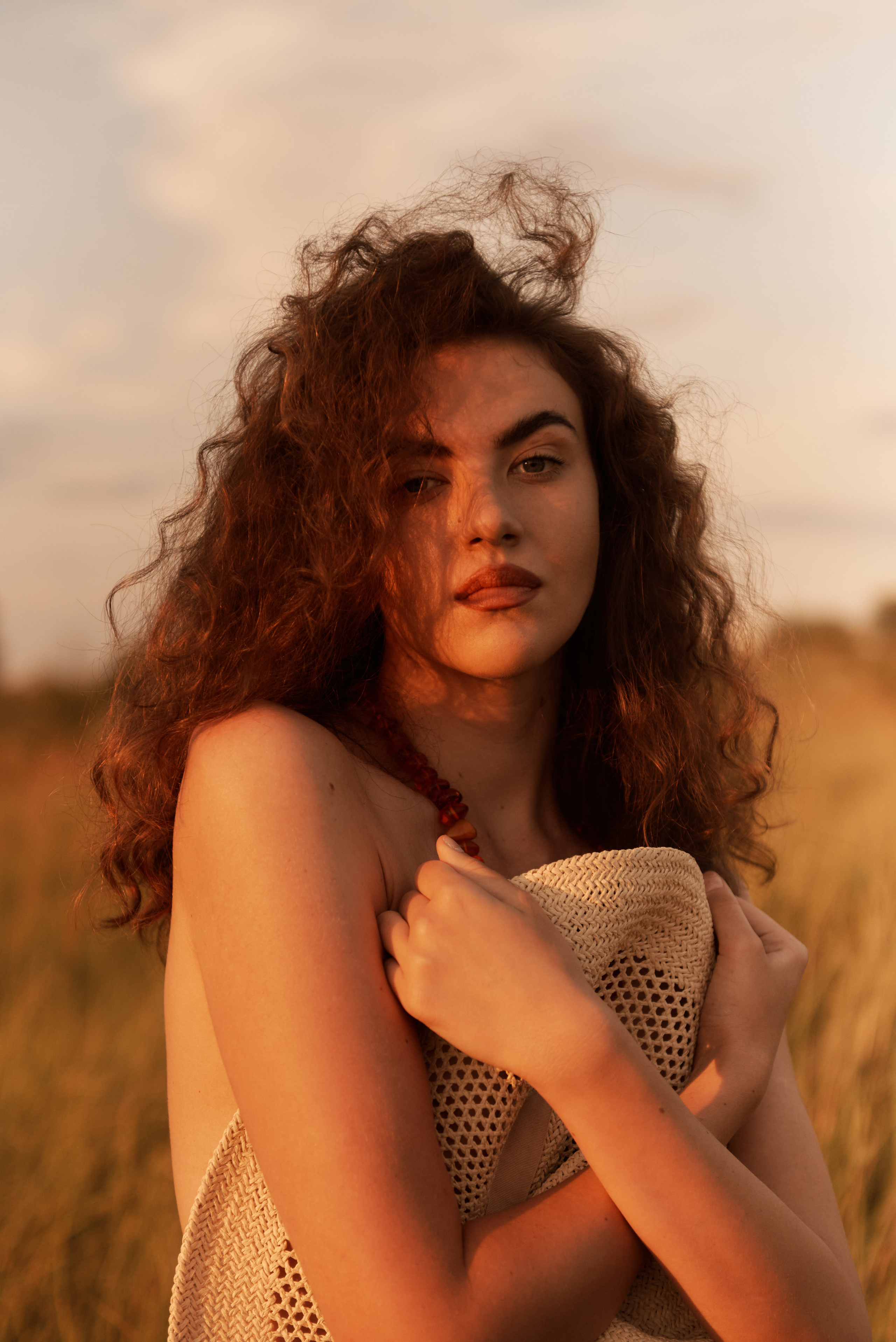 Юлия. Z H U R A V L E V