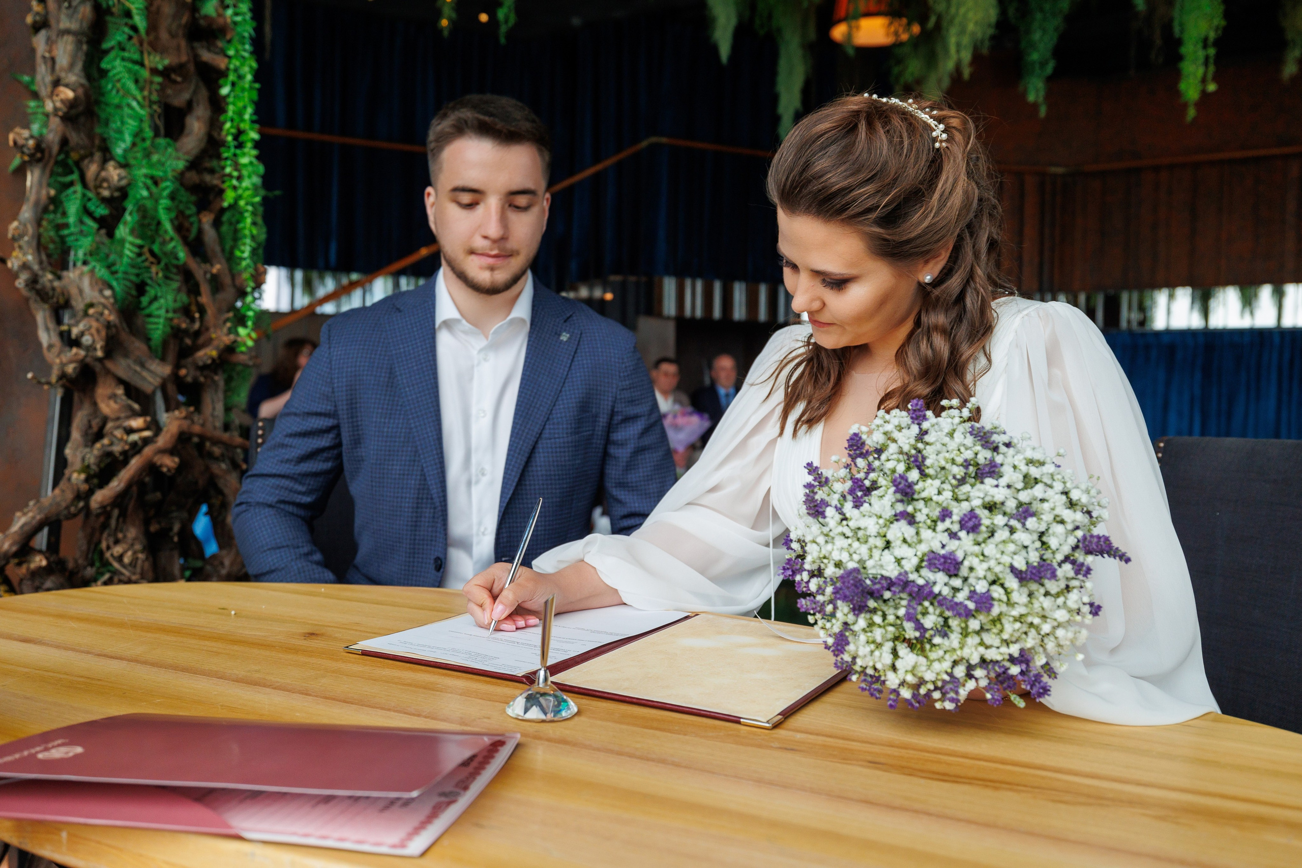 Фотограф на регистрацию в ЗАГС Москва Сити Birds Башня ОКО. Примеры фото, отзывы молодоженов и заявка на регистрацию через официальный сайт.