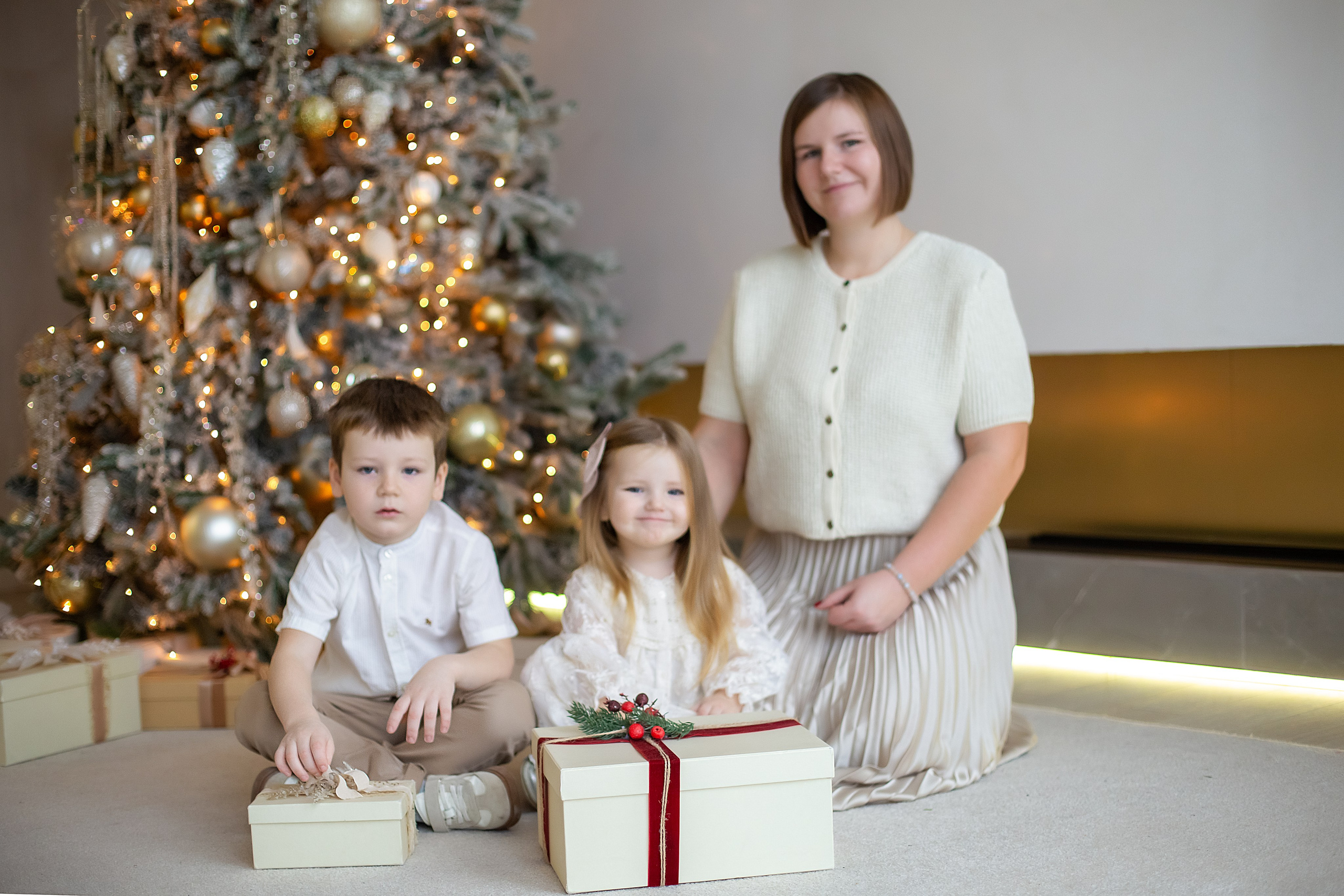 Ксения с детками. Фотограф Анастасия, СПб: живые семейные и женские фотосессии без позирования, наполненные эмоциями