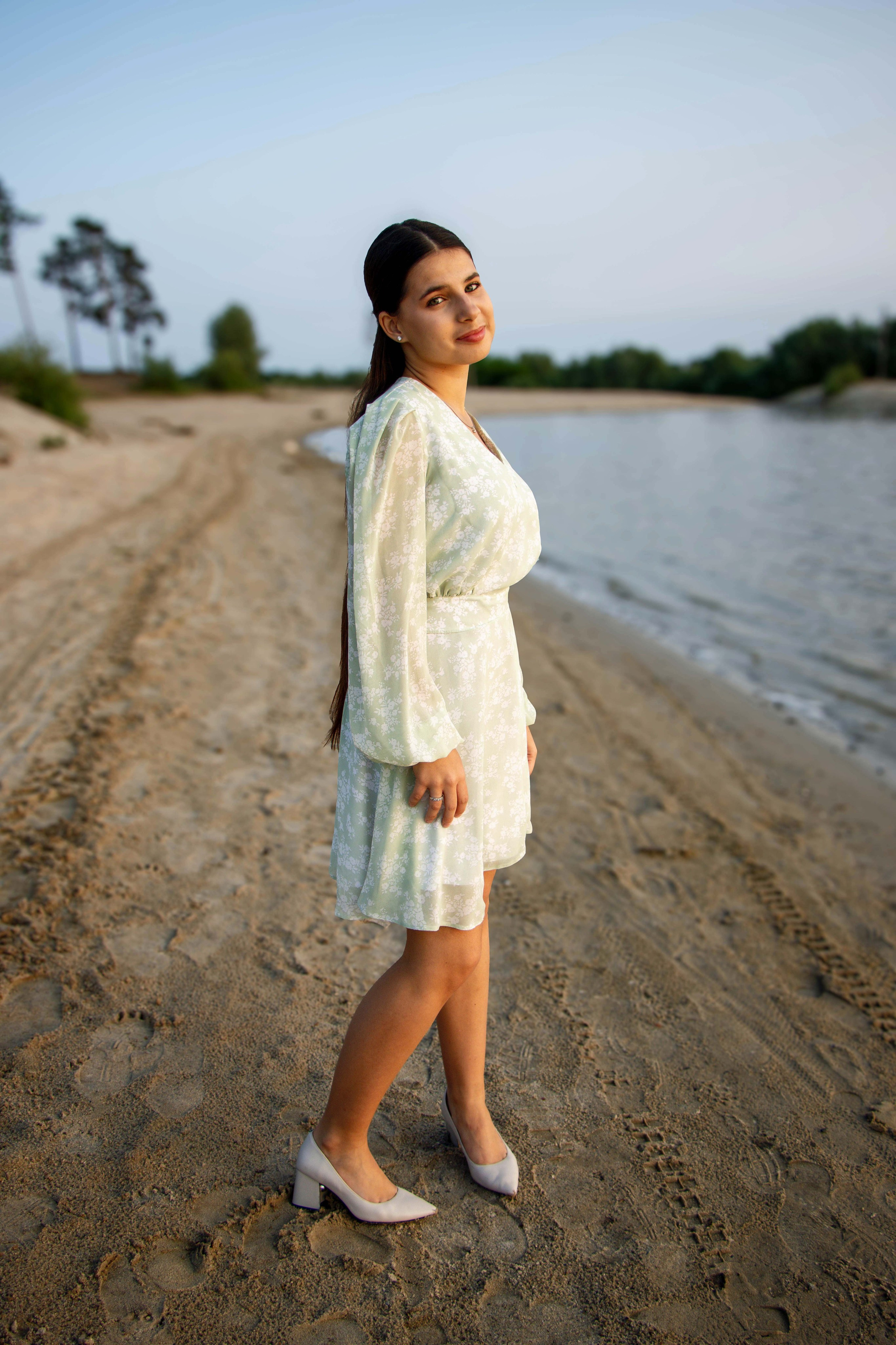 Эмилия у озера. Фотограф Татьяна Матрос